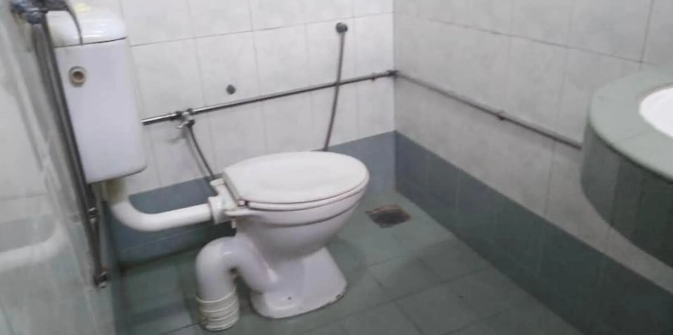 Toilet in Dung Fang Hotel