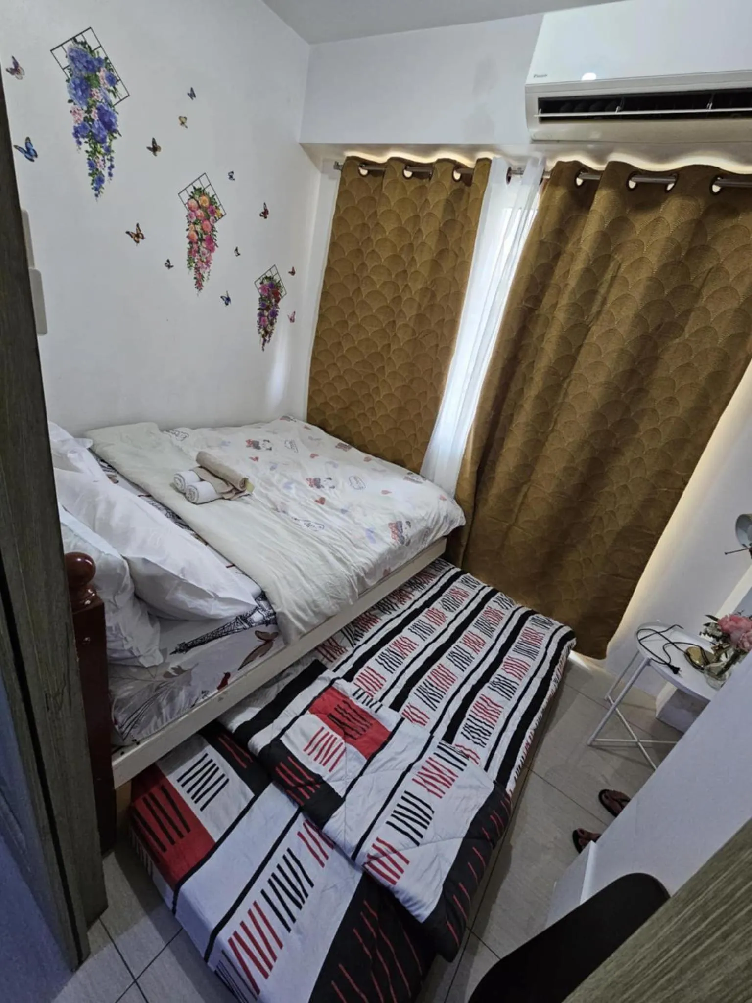 Bed in SHORE 2 Residences MOA