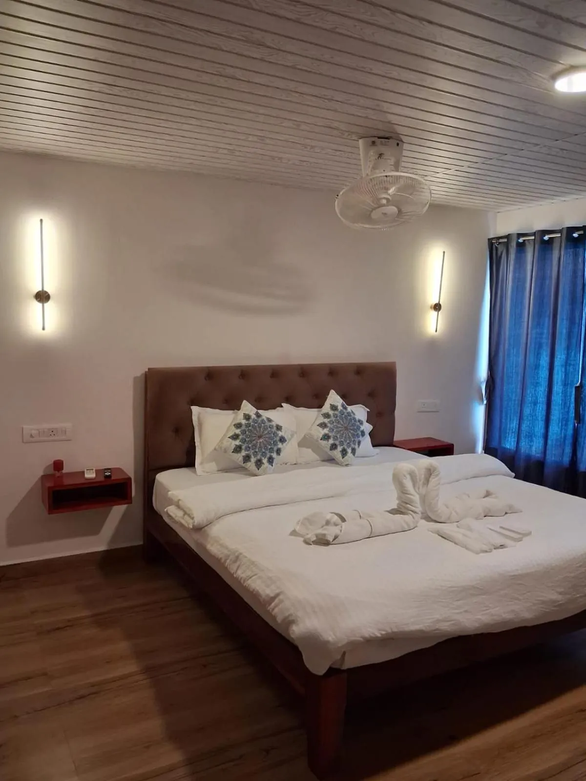 Bed in Sea Shades Cottages I Private Jacuzzi