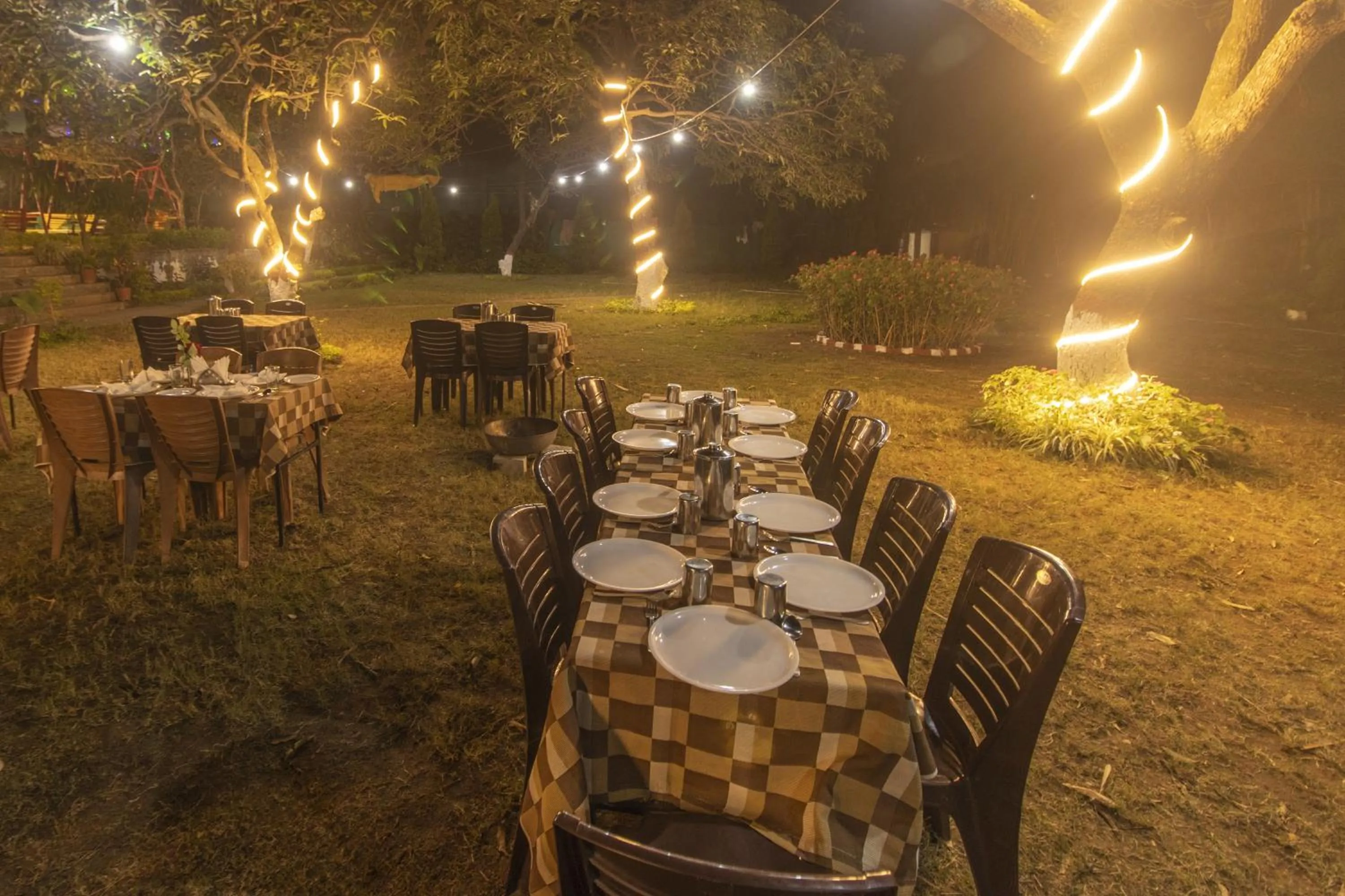 Night in WOW STAYZ2 Misty Meadows