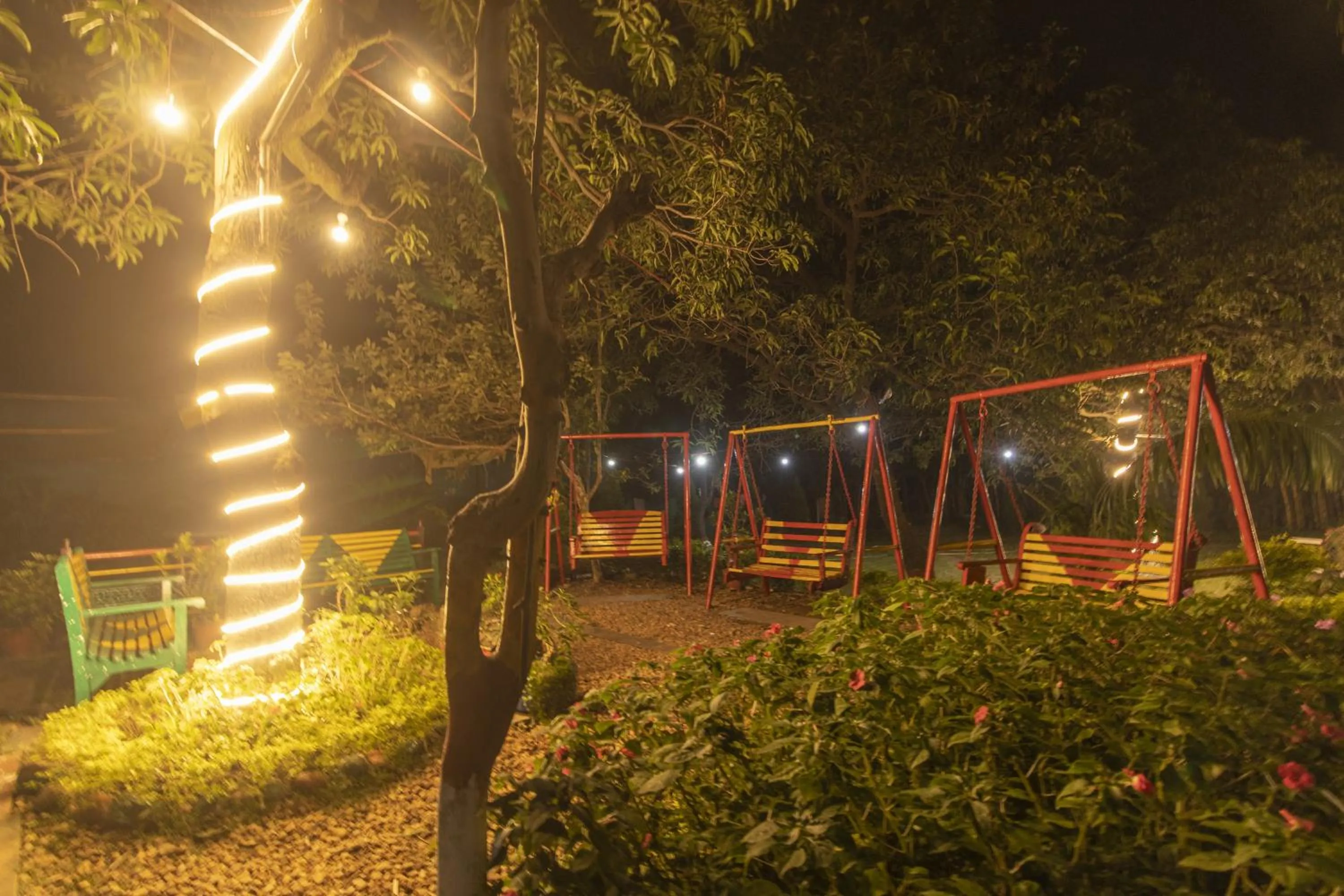 Evening entertainment in WOW STAYZ2 Misty Meadows