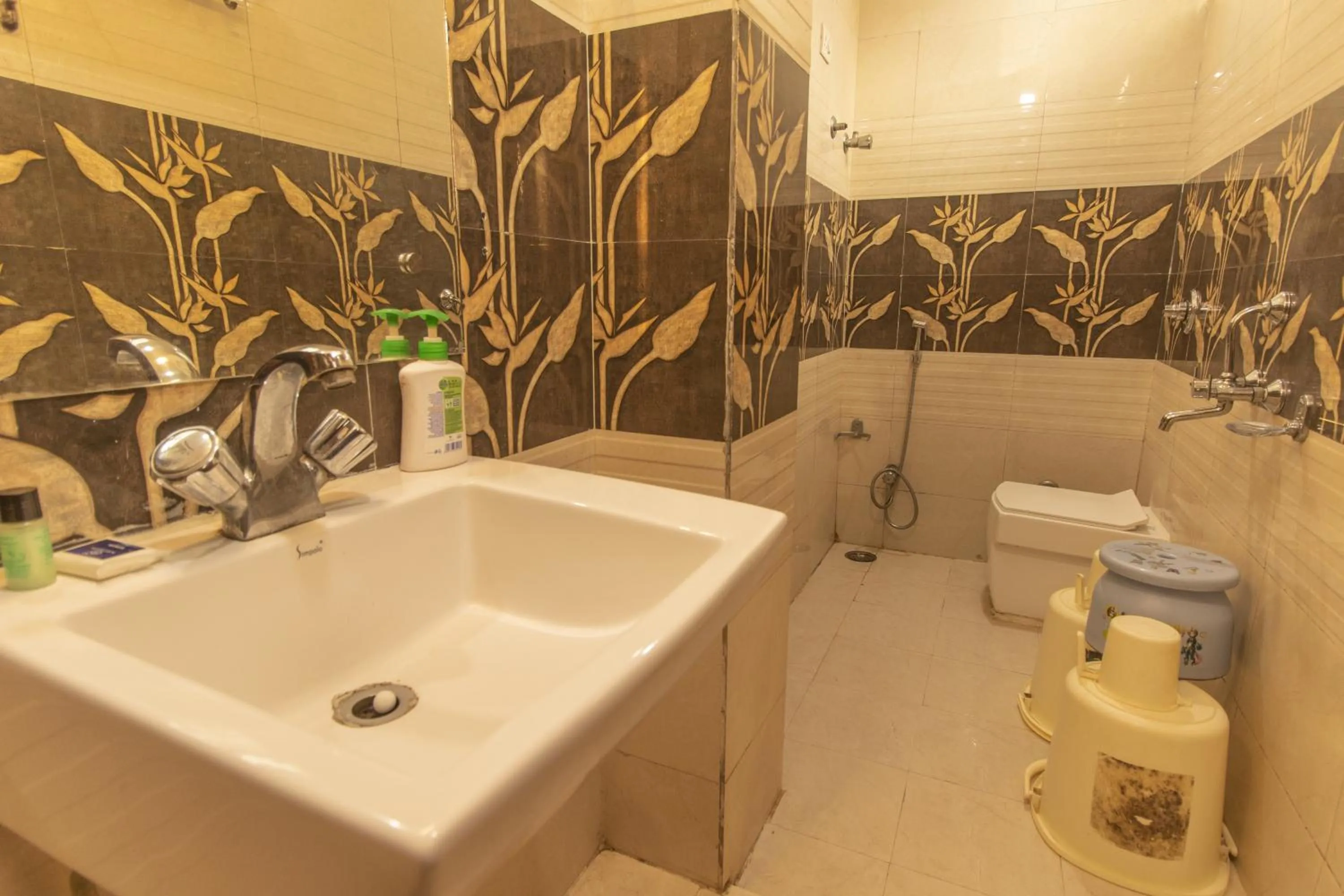 Toilet in WOW STAYZ2 Misty Meadows