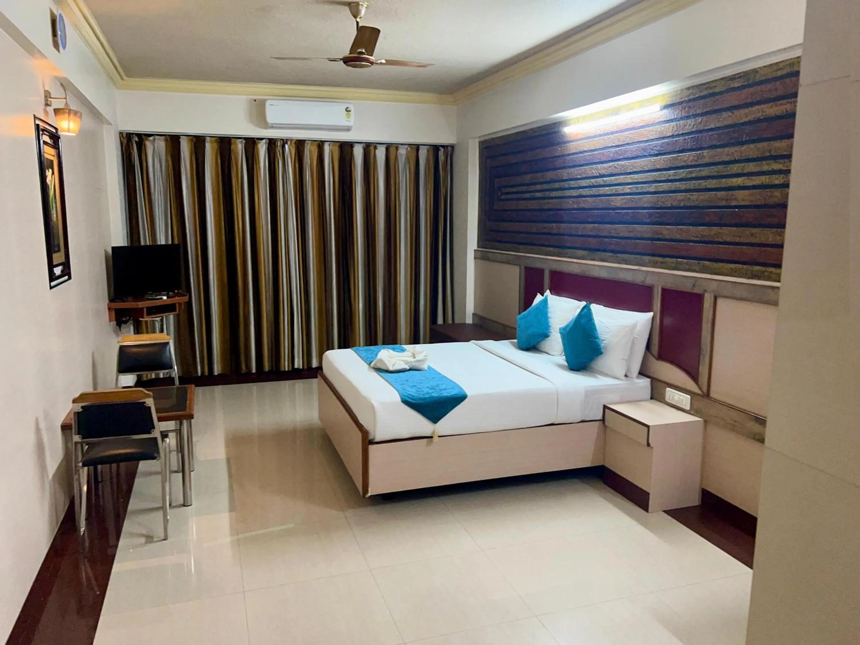 Bedroom, Bed in The Grand Krishna Rooms