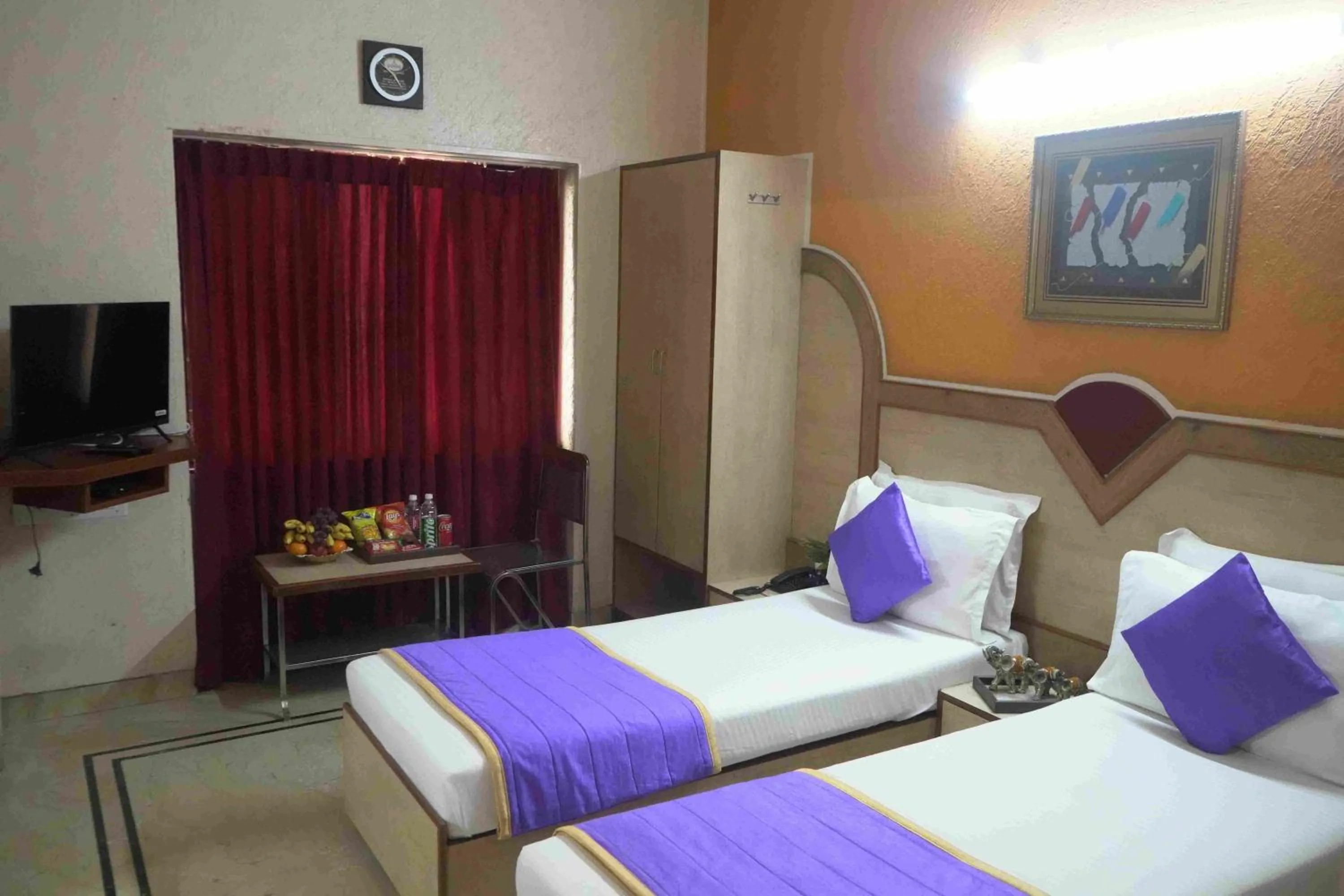 Photo of the whole room, Bed in The Grand Krishna Rooms