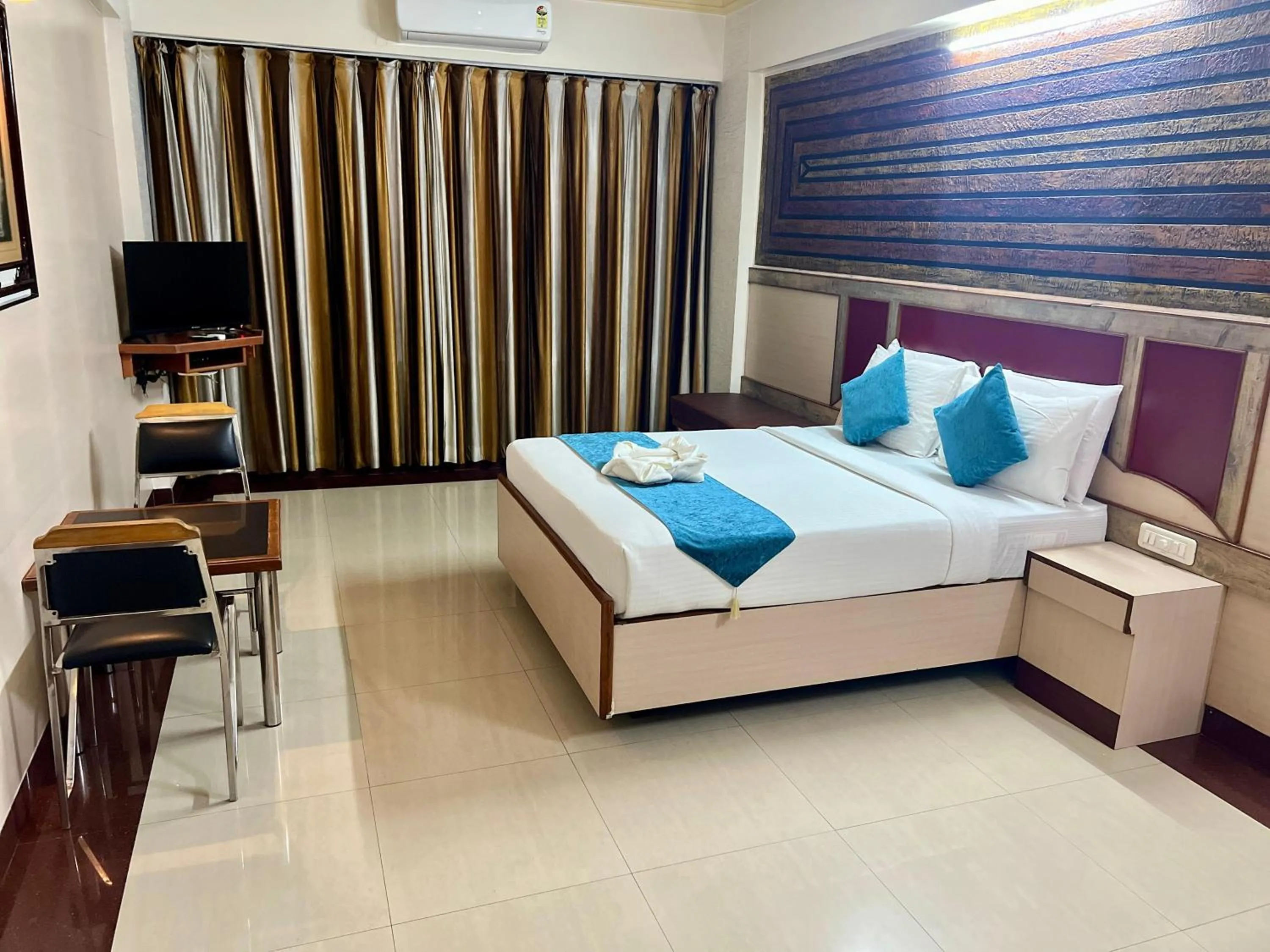 Bedroom, Bed in The Grand Krishna Rooms