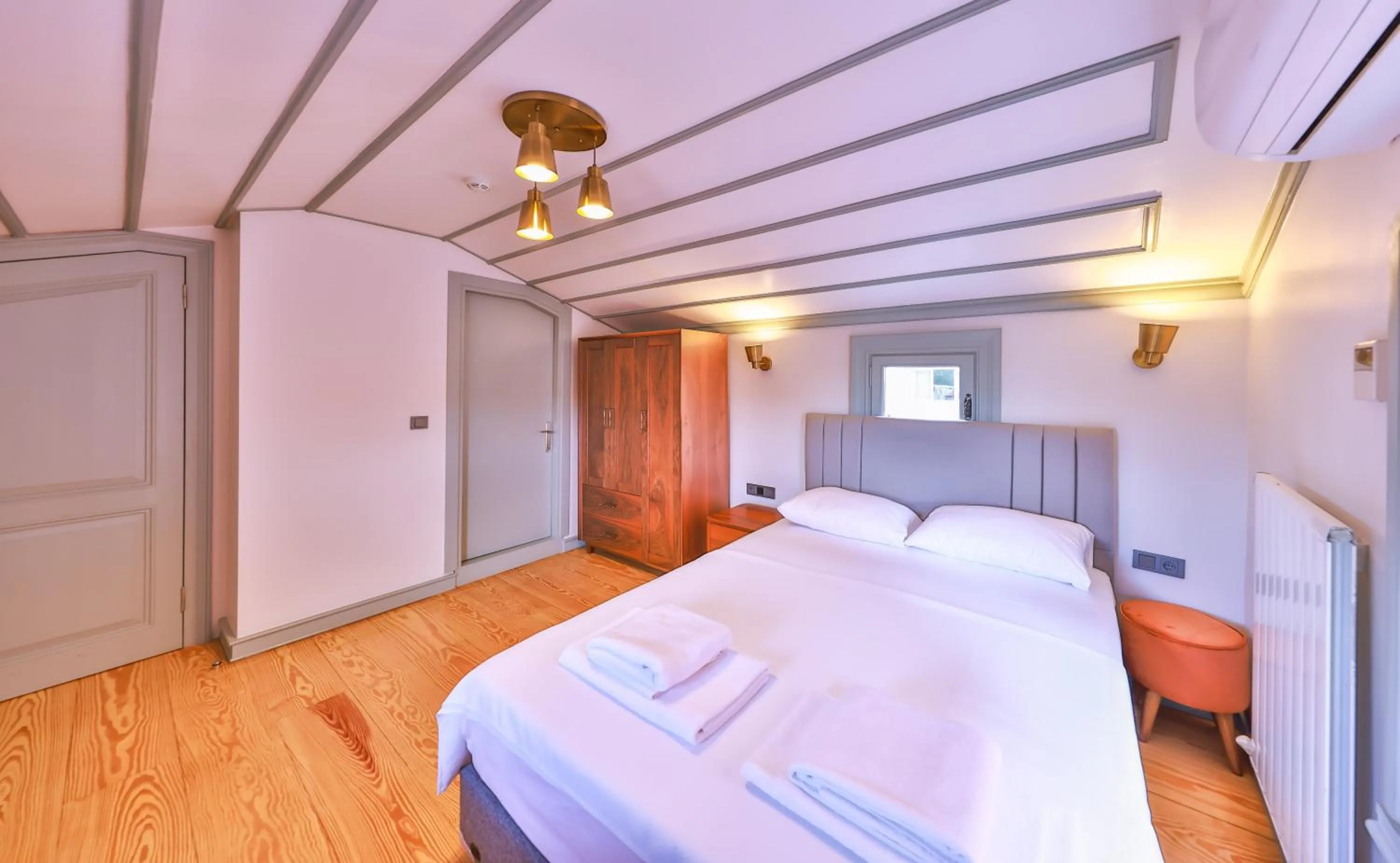 Bedroom, Bed in Va Mansion