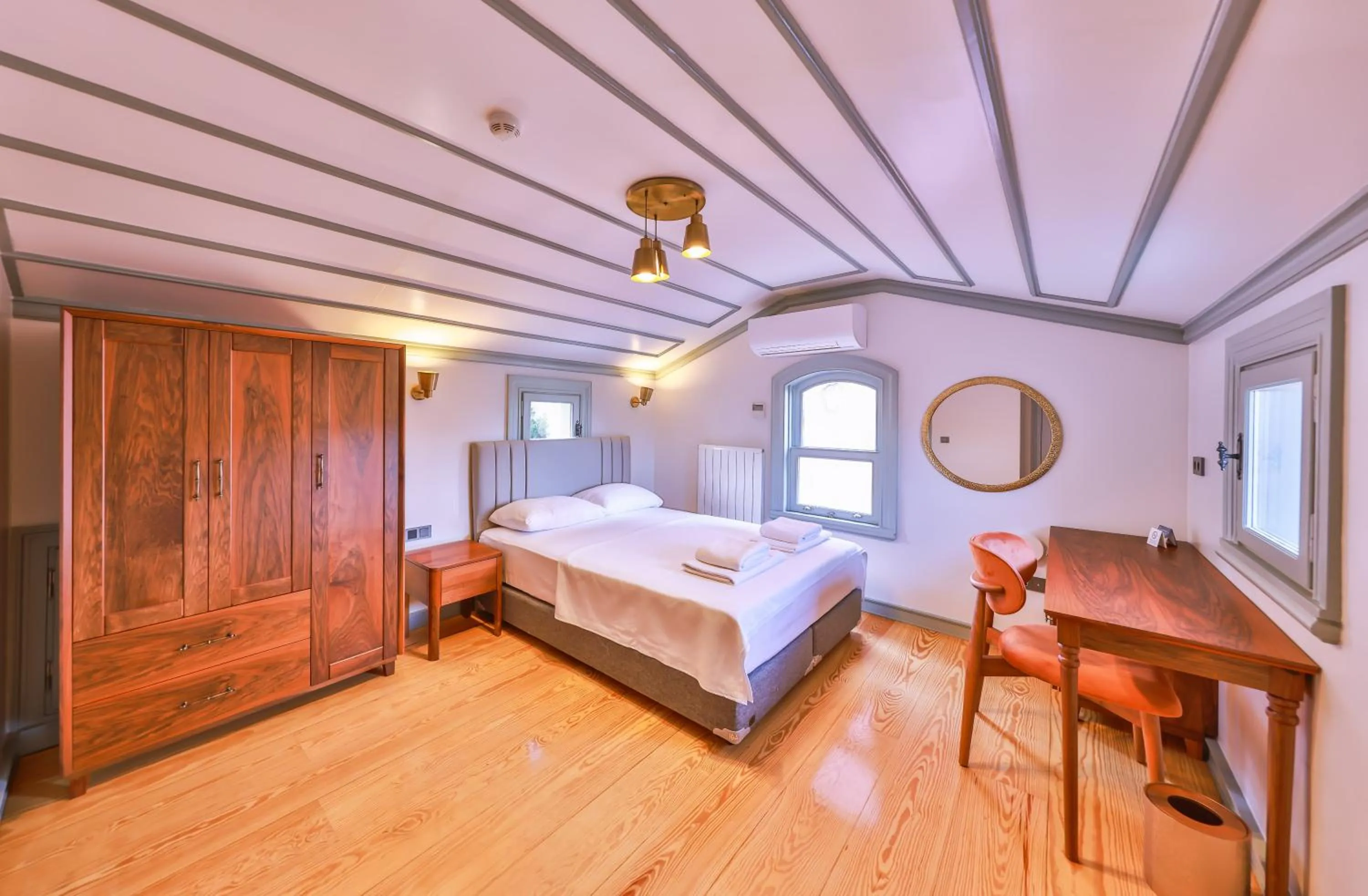 Bedroom, Bed in Va Mansion