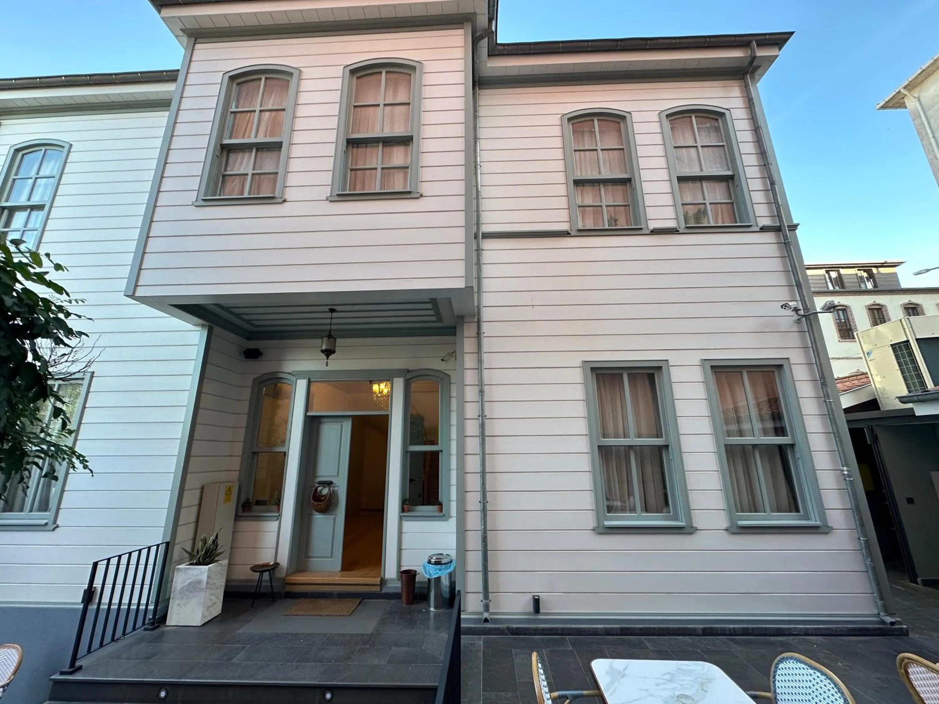 Property building in Va Mansion