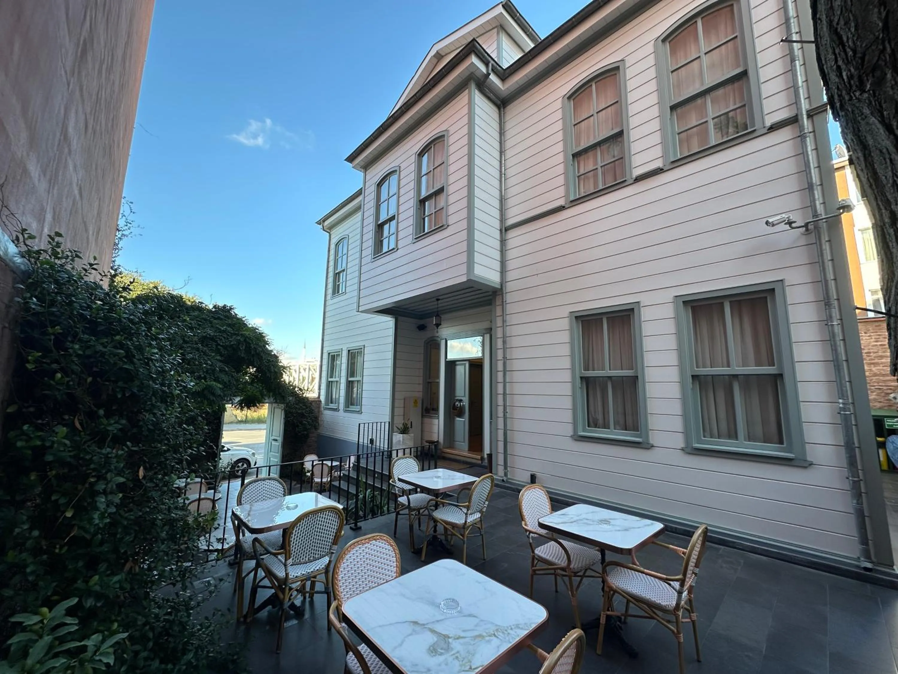 Property building in Va Mansion