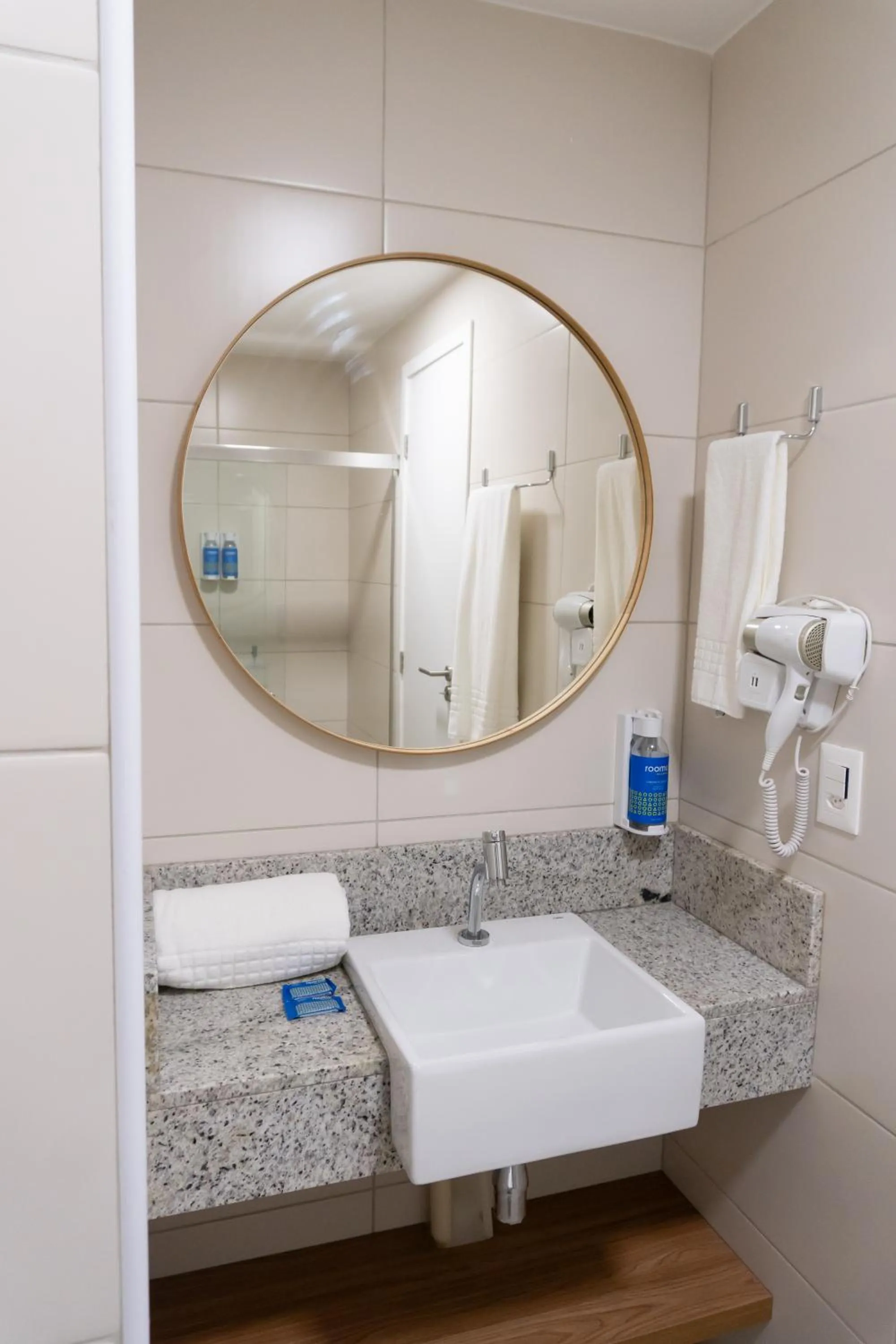 Bathroom in Roomo Transamerica Recife Parque do Cais