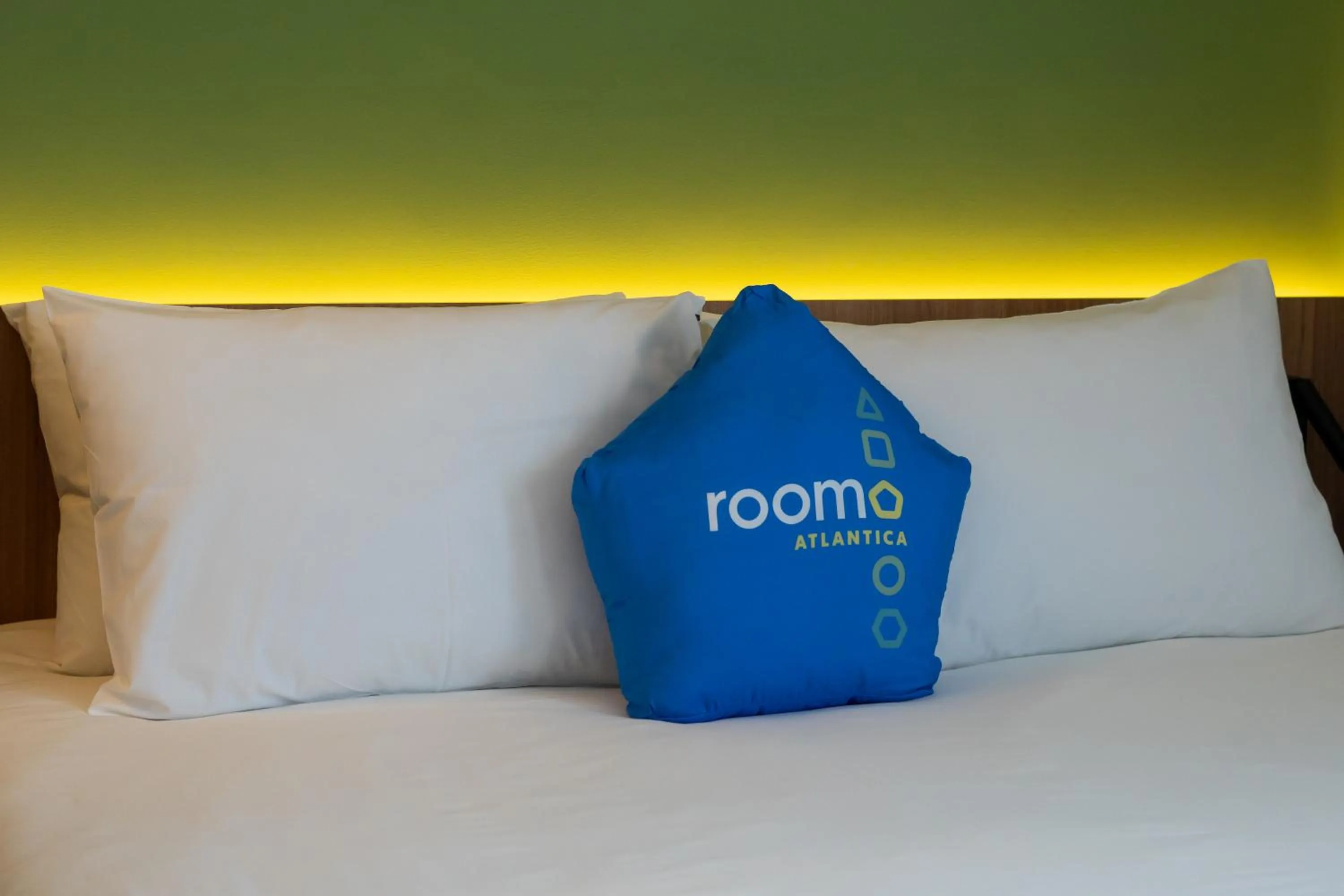 Bedroom, Bed in Roomo Transamerica Recife Parque do Cais