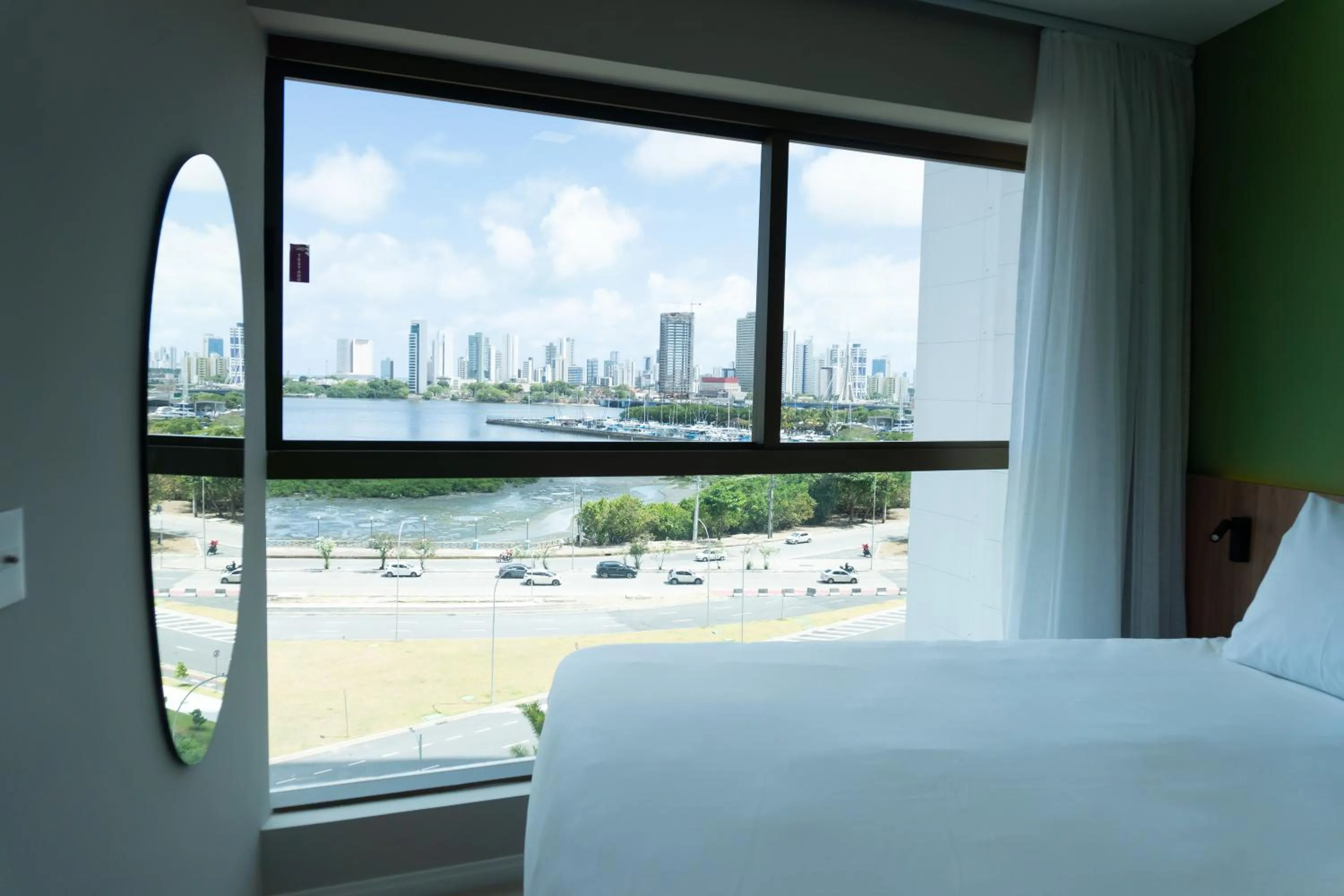 Bedroom, Bed in Roomo Transamerica Recife Parque do Cais