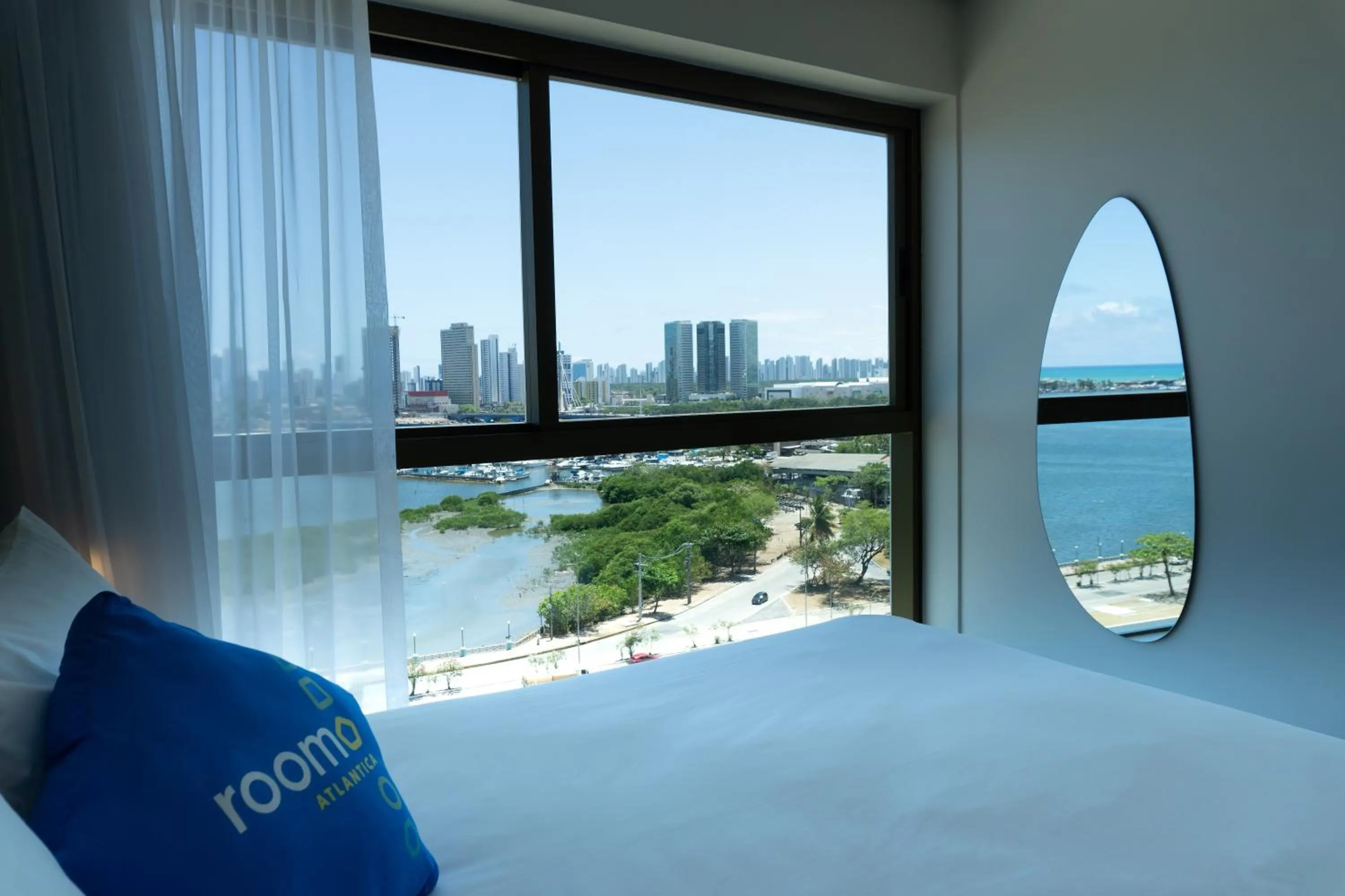 Bedroom, Bed in Roomo Transamerica Recife Parque do Cais