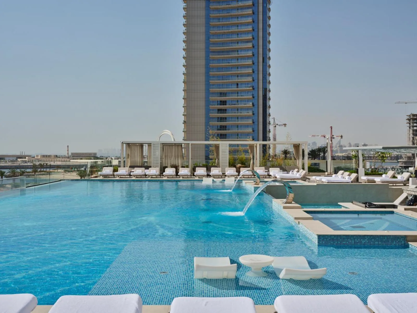 Swimming pool in The OQ