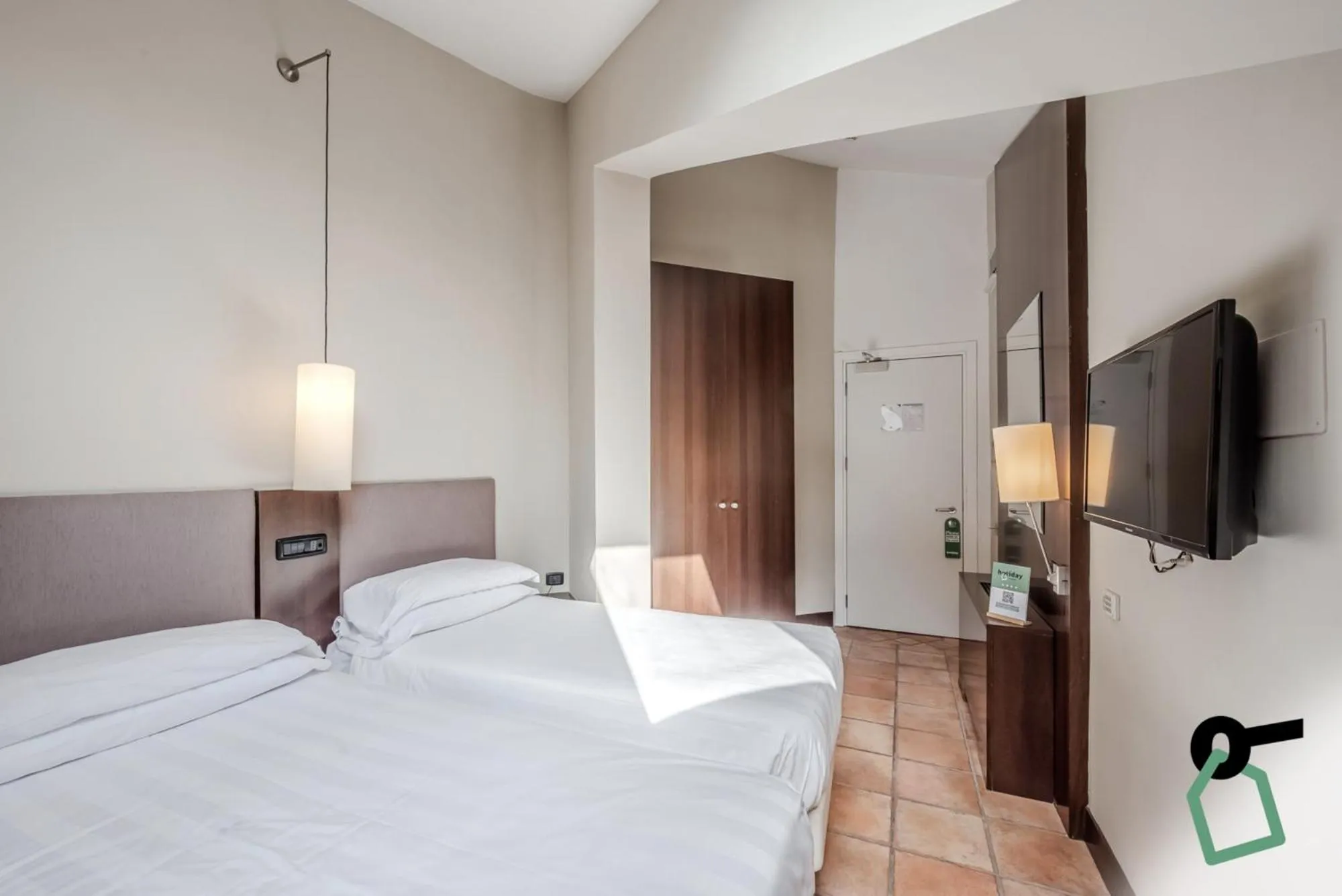 Bedroom in HOTIDAY Room Collection - Roma Cornelia