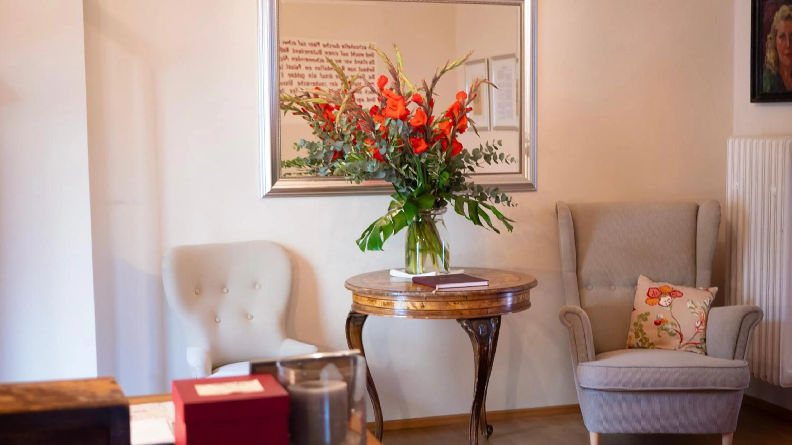 Communal lounge/ TV room in Hotel Villa Rückert