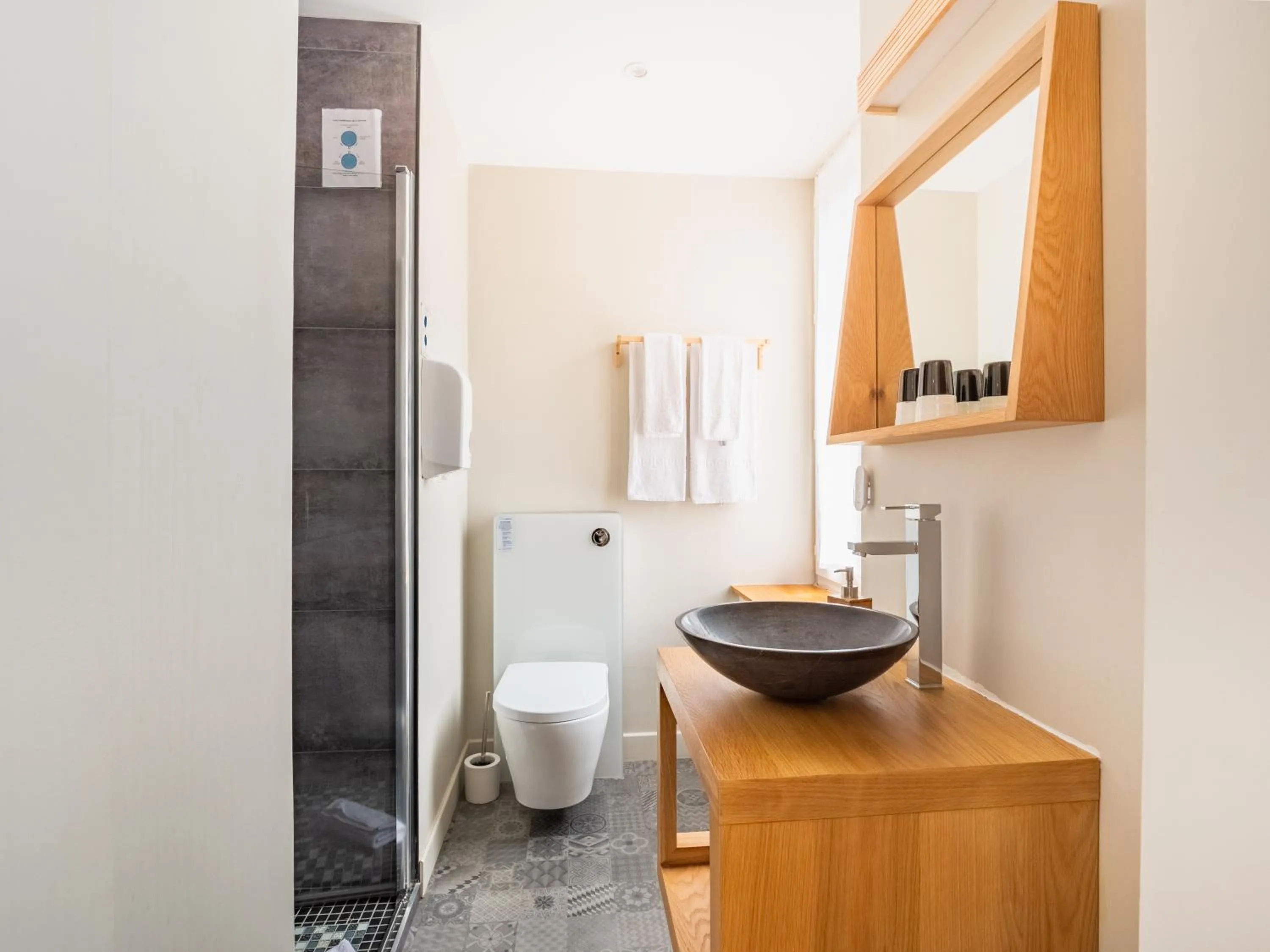 Shower in Le Relais des Lacs Bourgogne Morvan