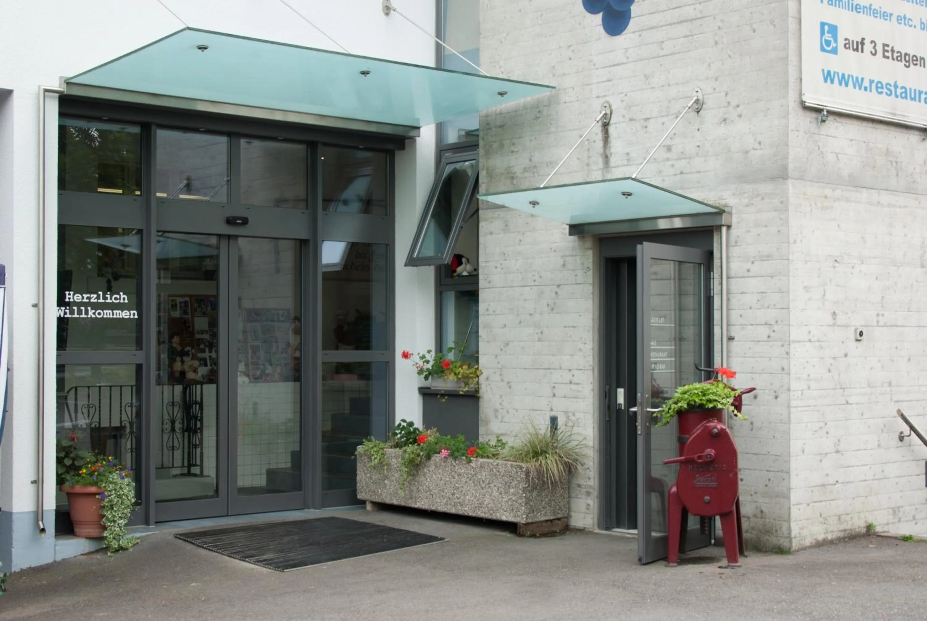 Facade/entrance in Speiserestaurant Traube