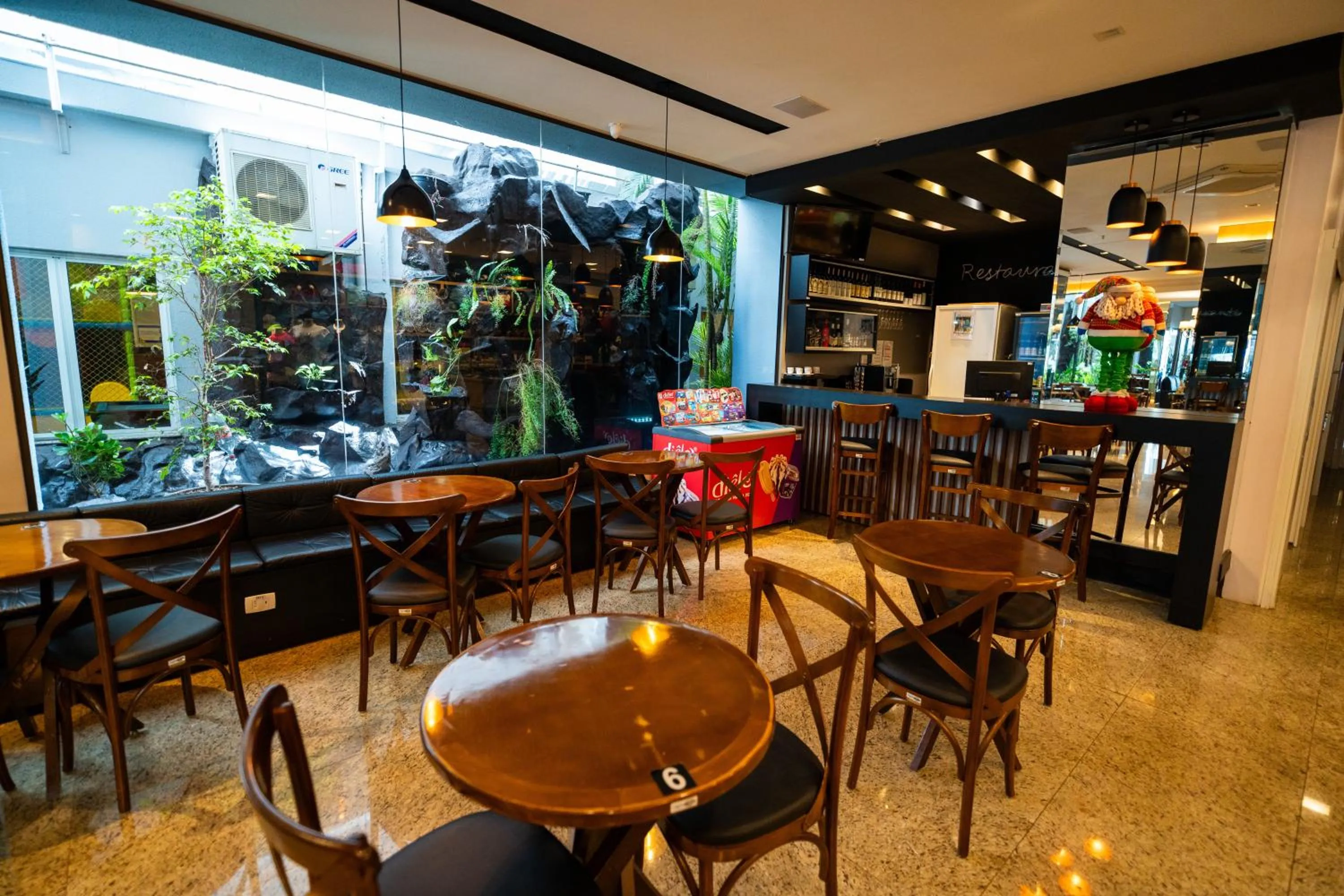 Restaurant/places to eat in Tarobá Hotel