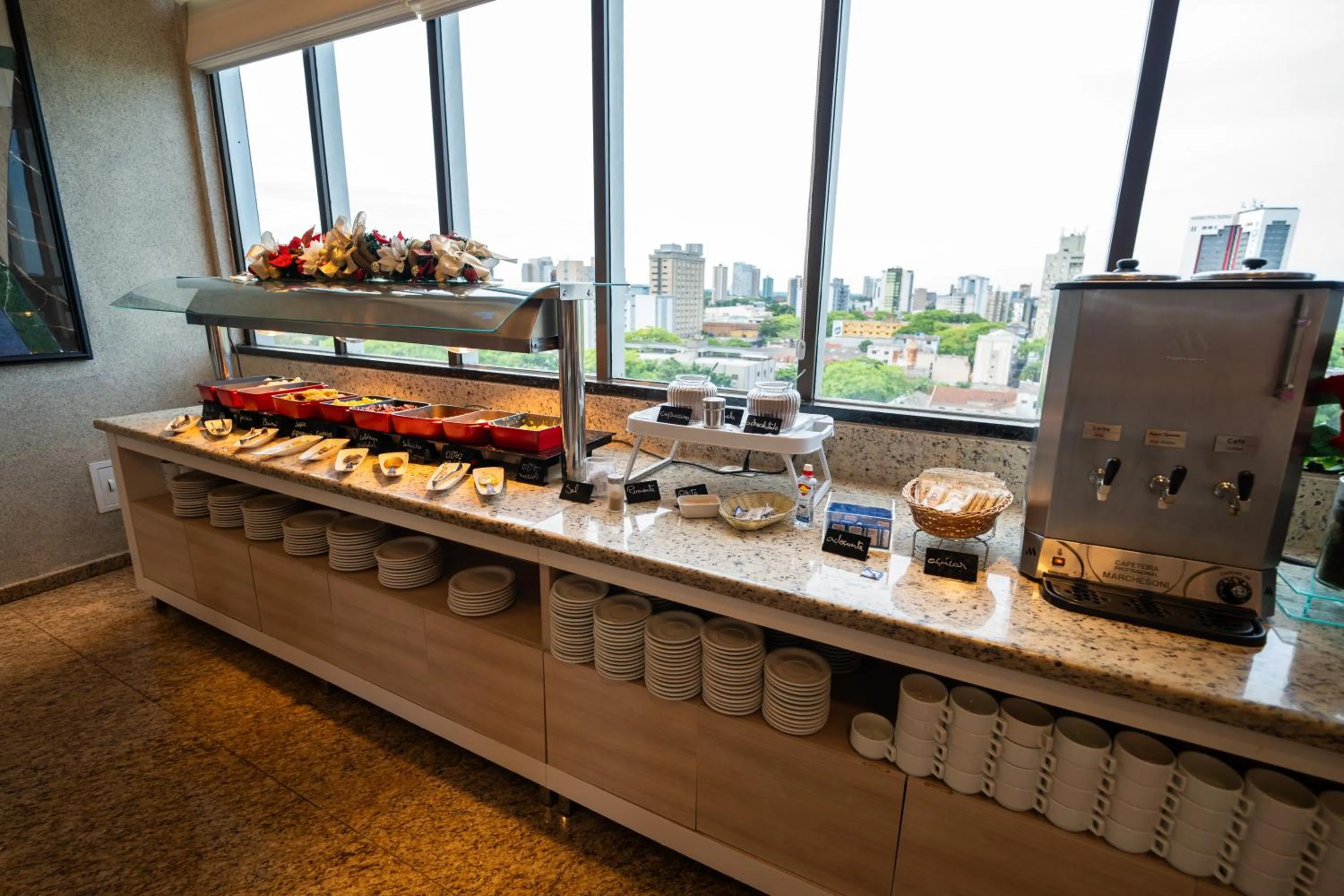 Breakfast in Tarobá Hotel
