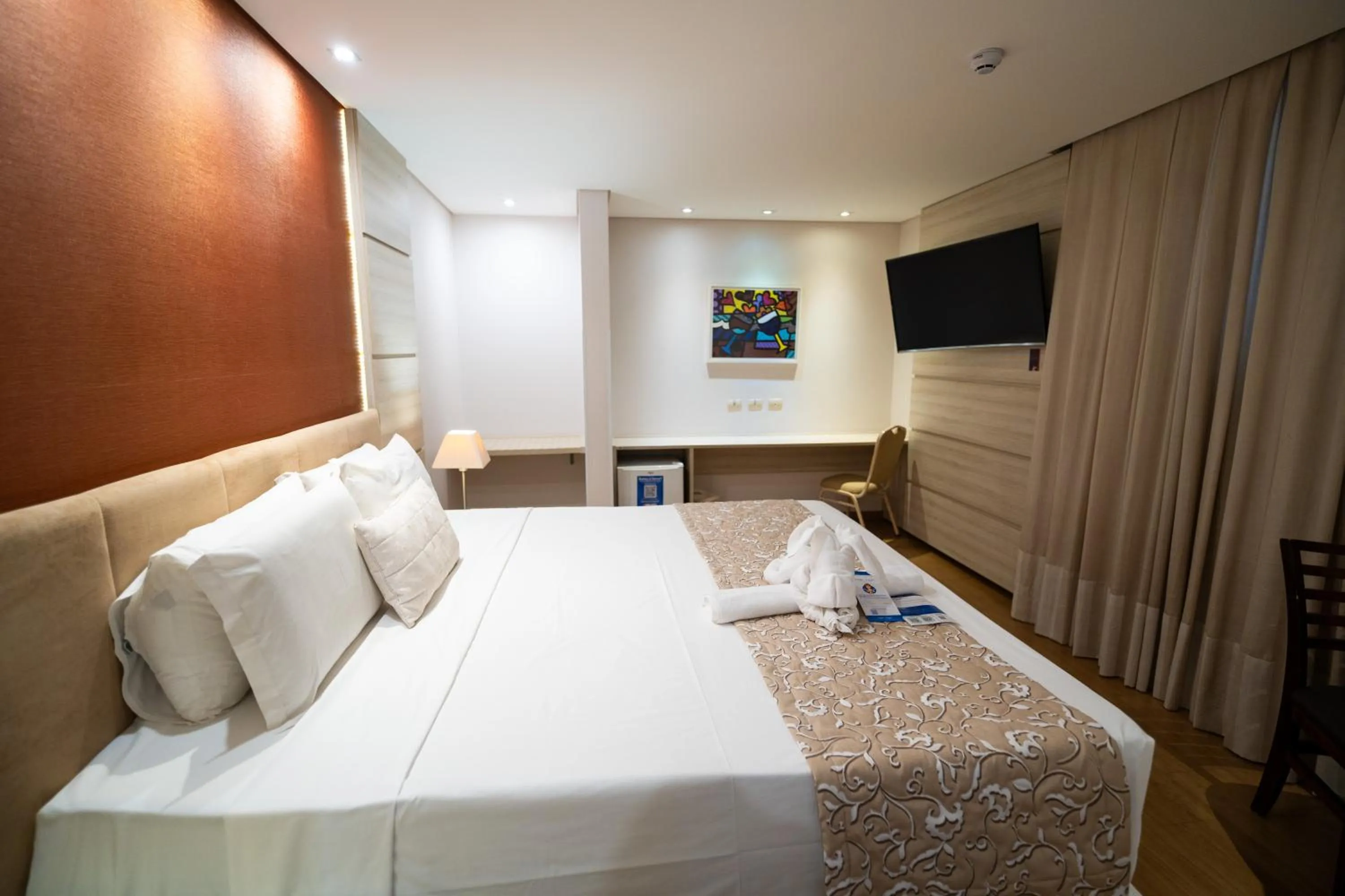 TV and multimedia, Bed in Tarobá Hotel