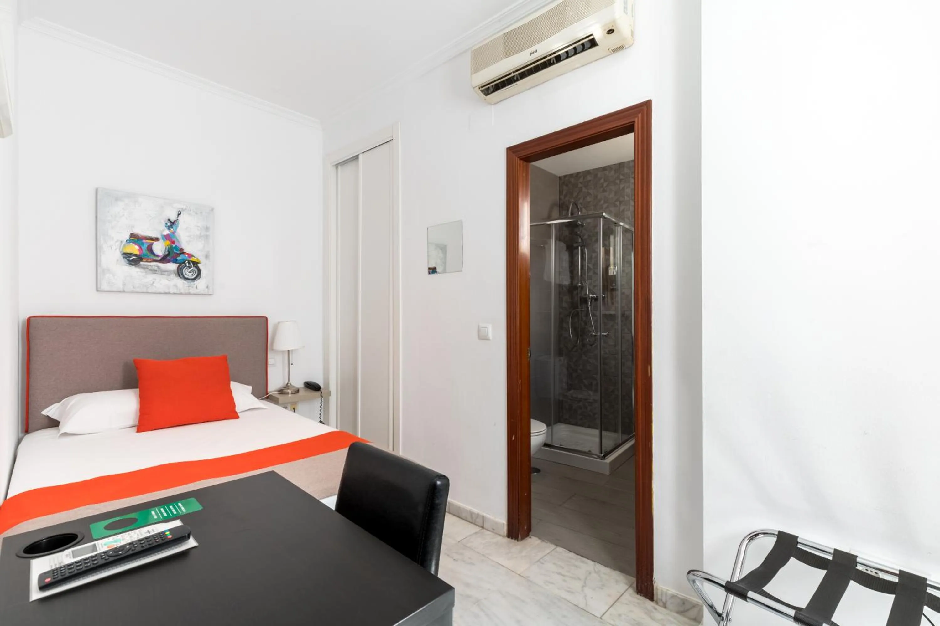 Bed in Cool Sevilla Hotel