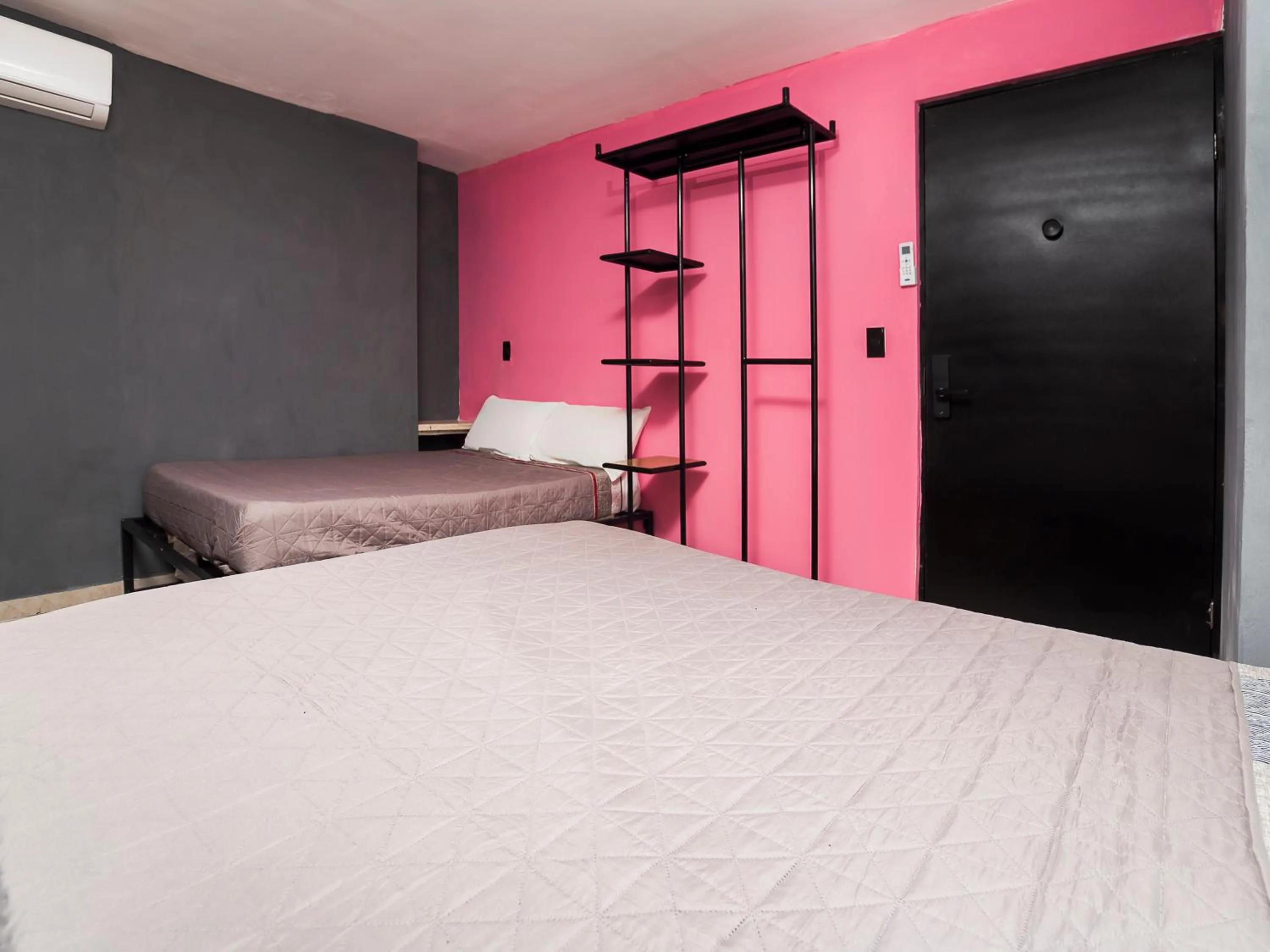 Bedroom, Bed in Adhoc Cintermex