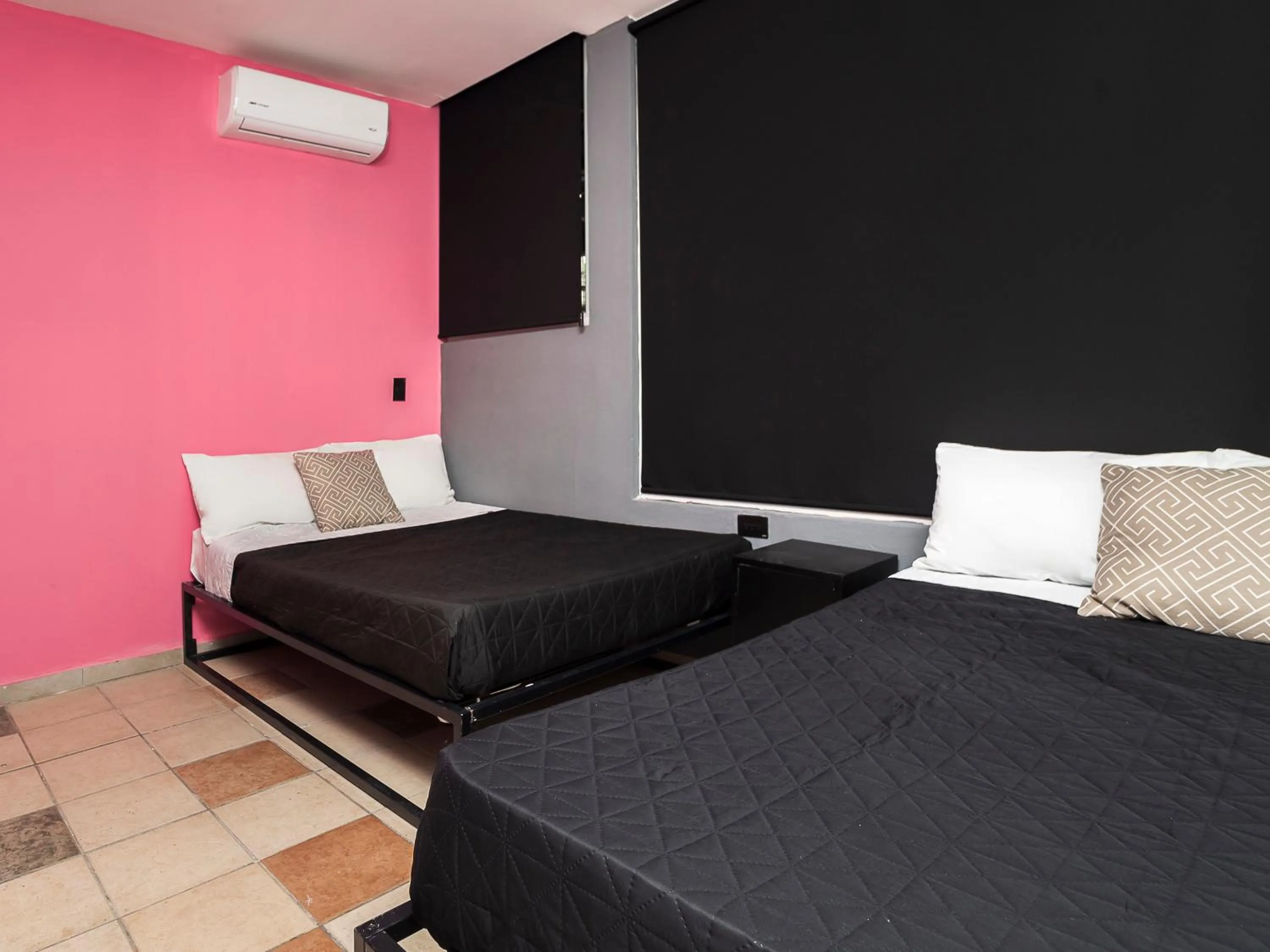 Bedroom, Bed in Adhoc Cintermex