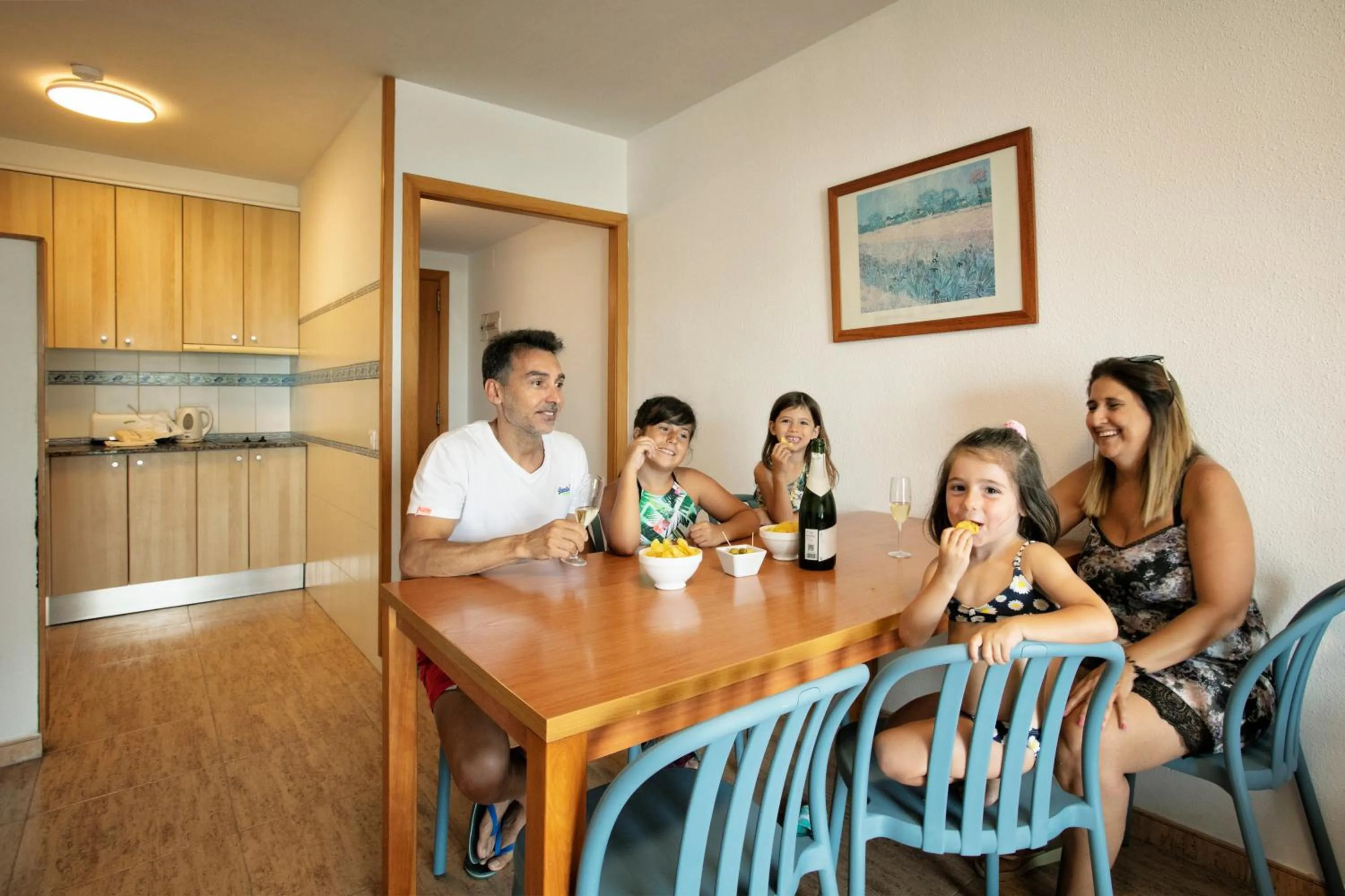 Dining area in Pins Platja Apartments
