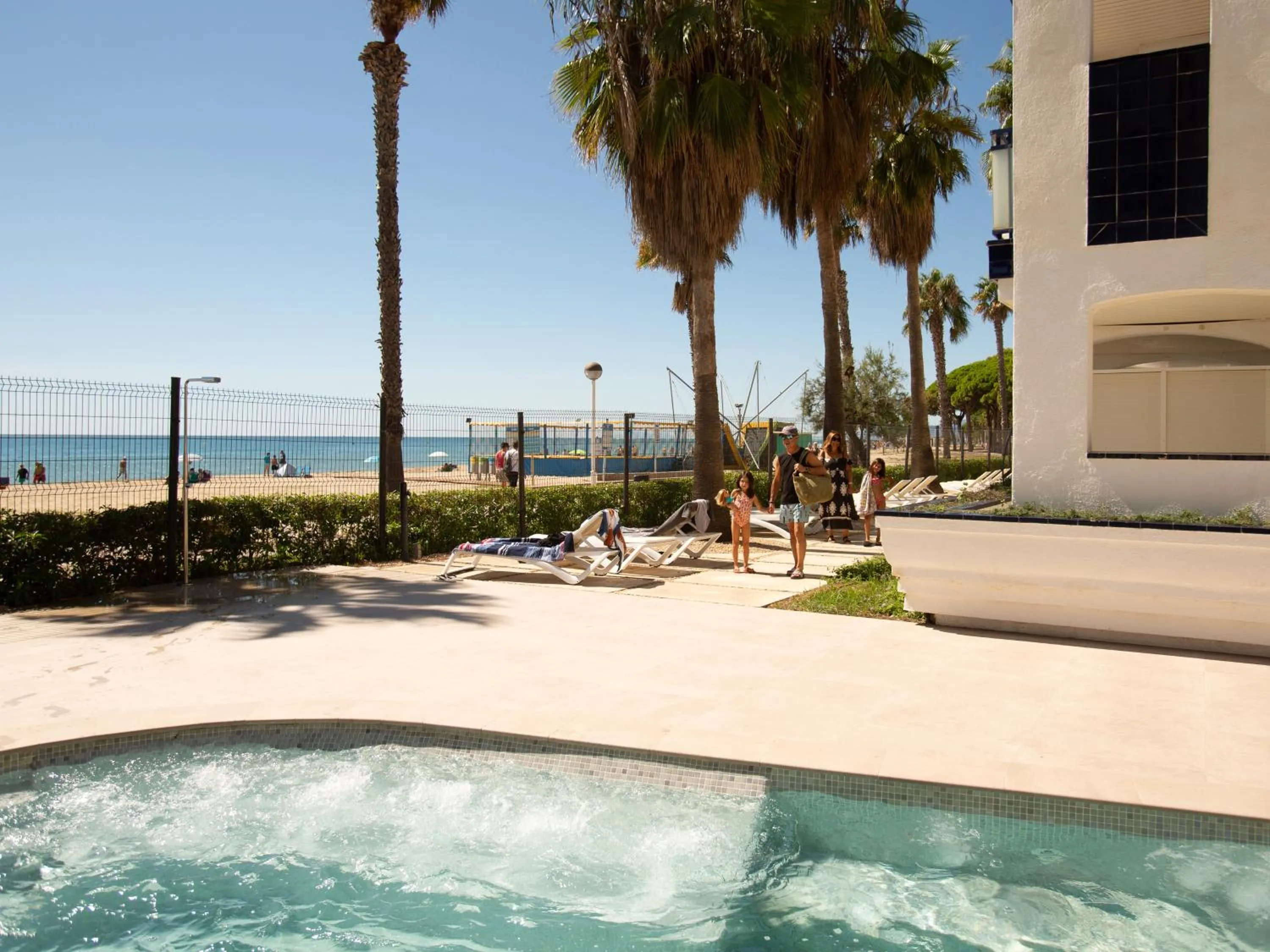 Swimming pool in Pins Platja Apartments