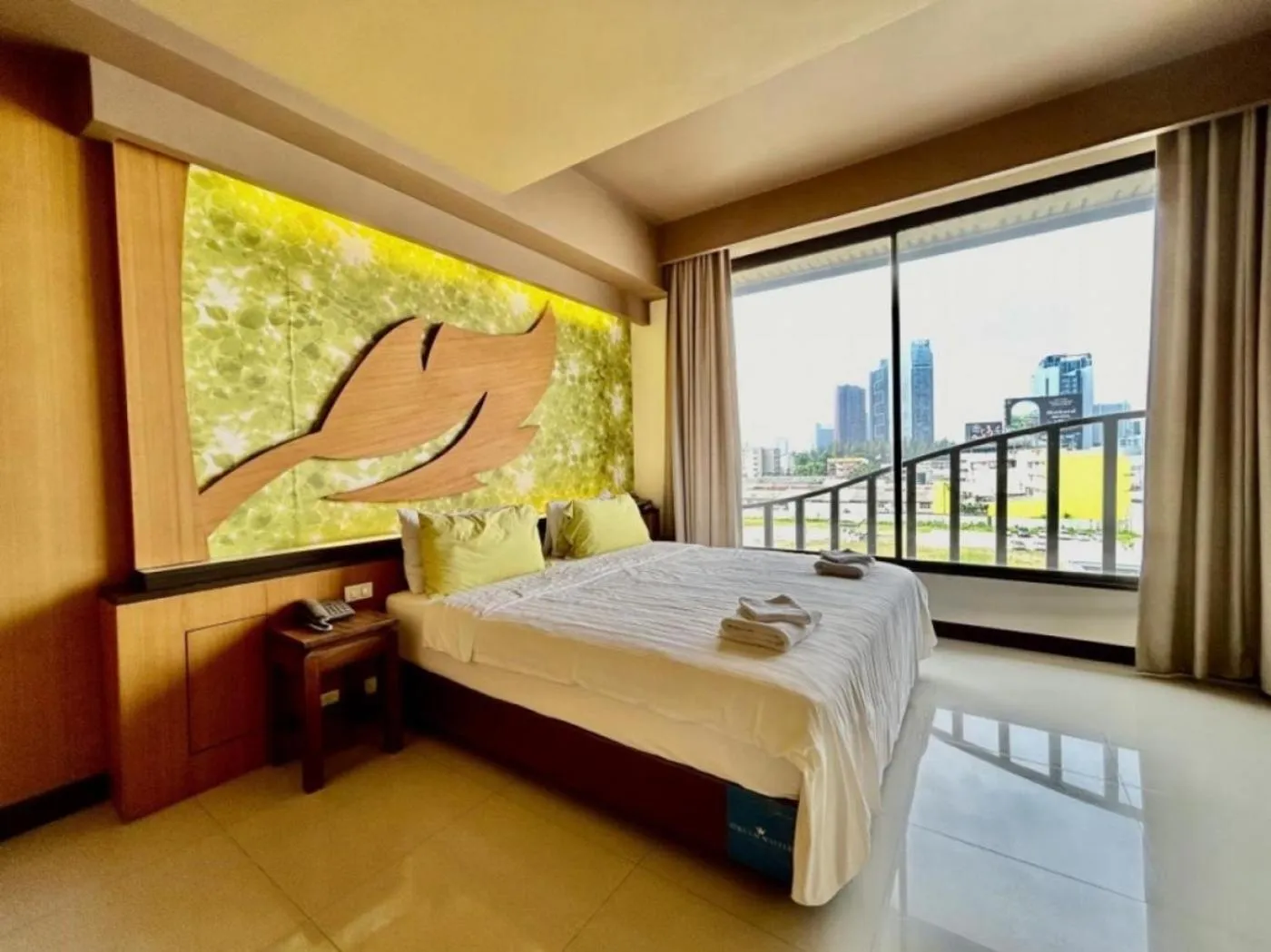 Property building, Bed in Le Ram Hotel No window