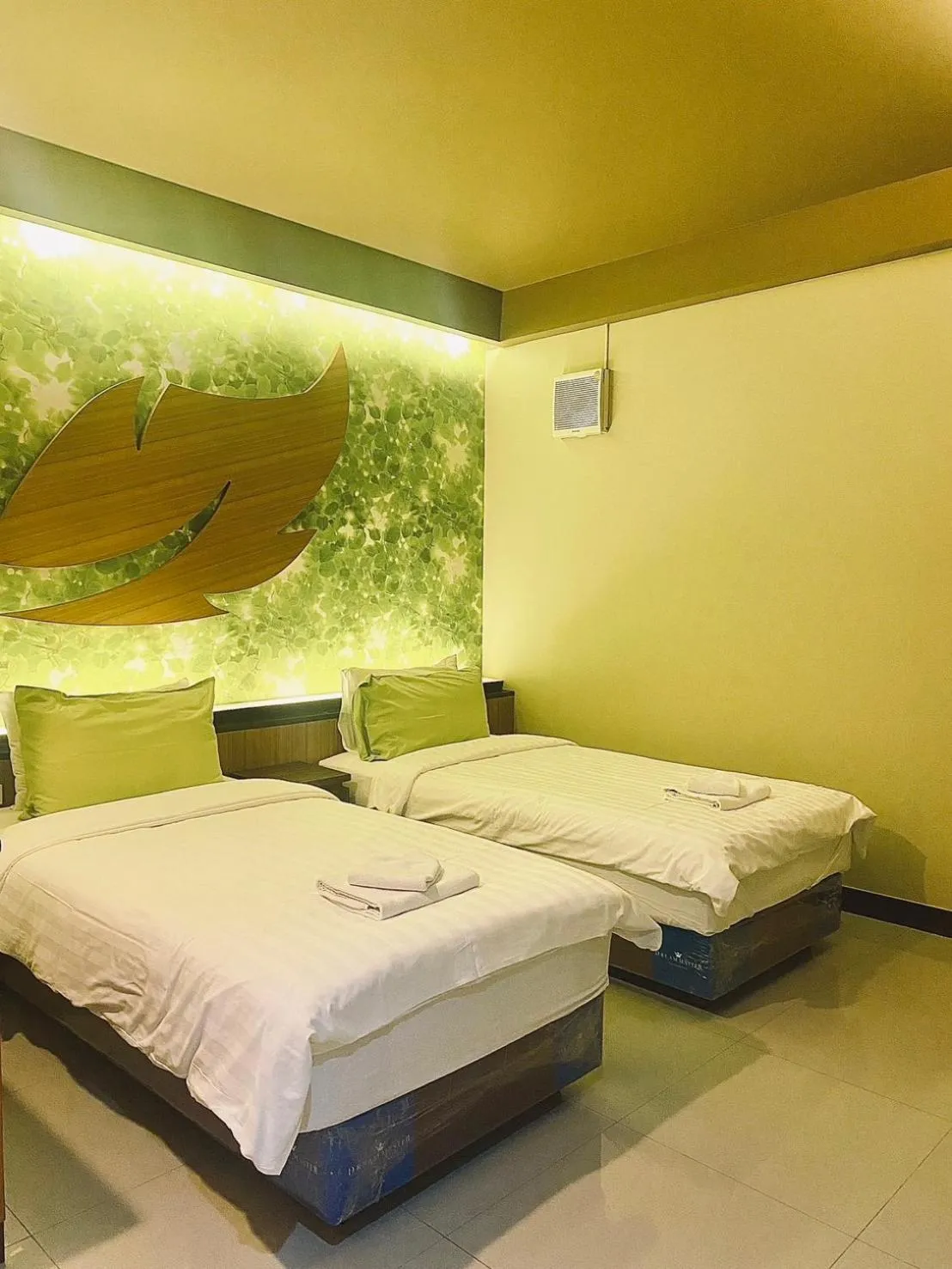 Bedroom, Bed in Le Ram Hotel No window