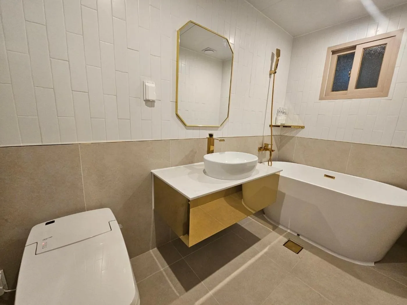 Daeyeon Grandis Hotel