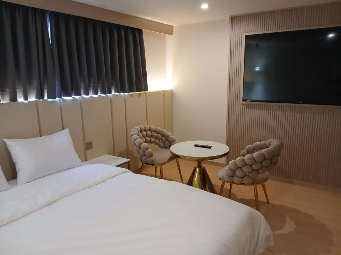 Bed in Daeyeon Grandis Hotel