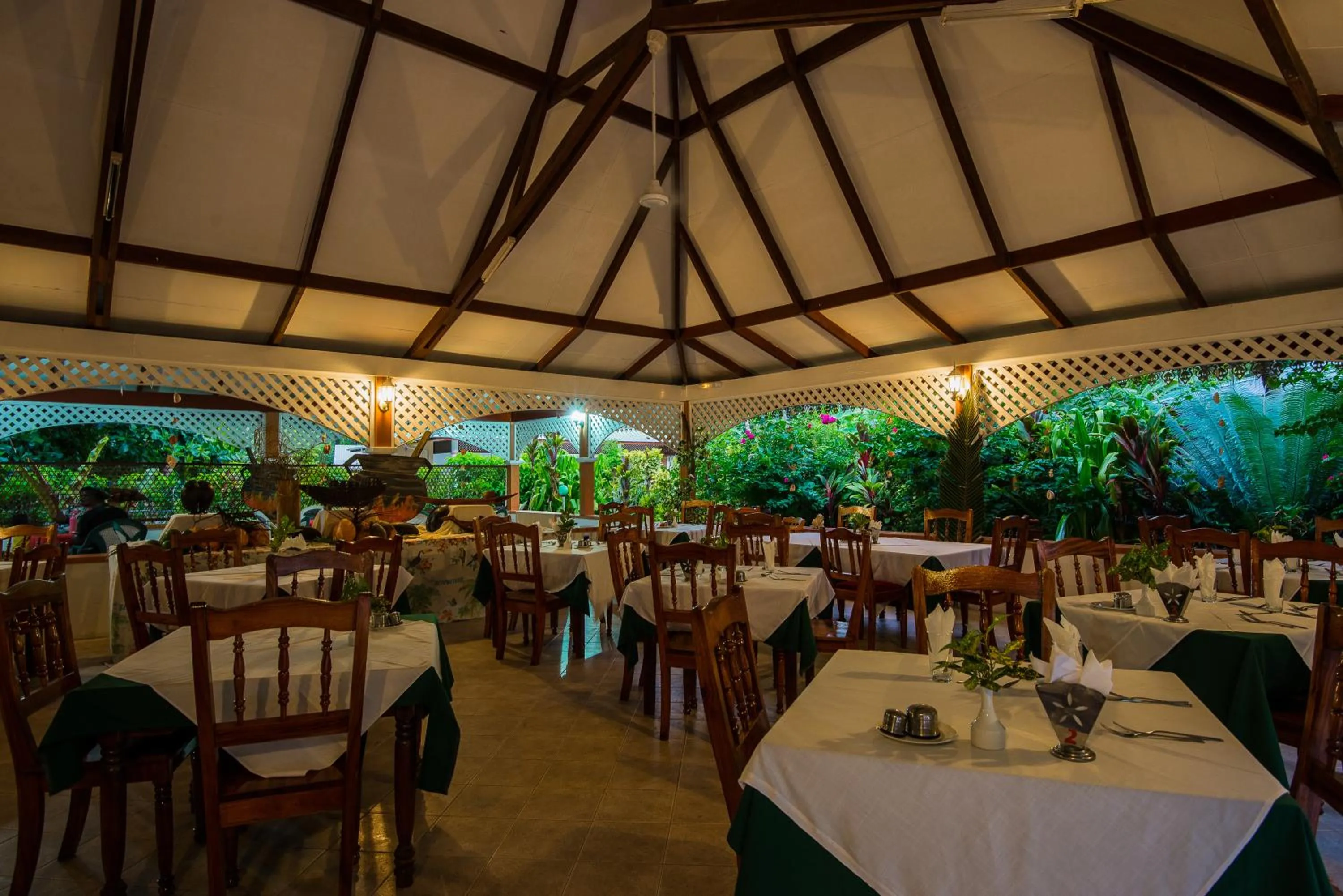 Restaurant/places to eat in Zerof Guest House