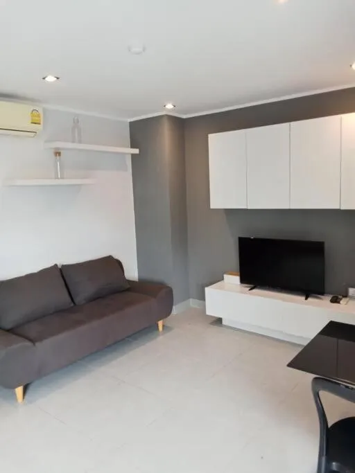 Large Corner Apartment 1BR - NV-207