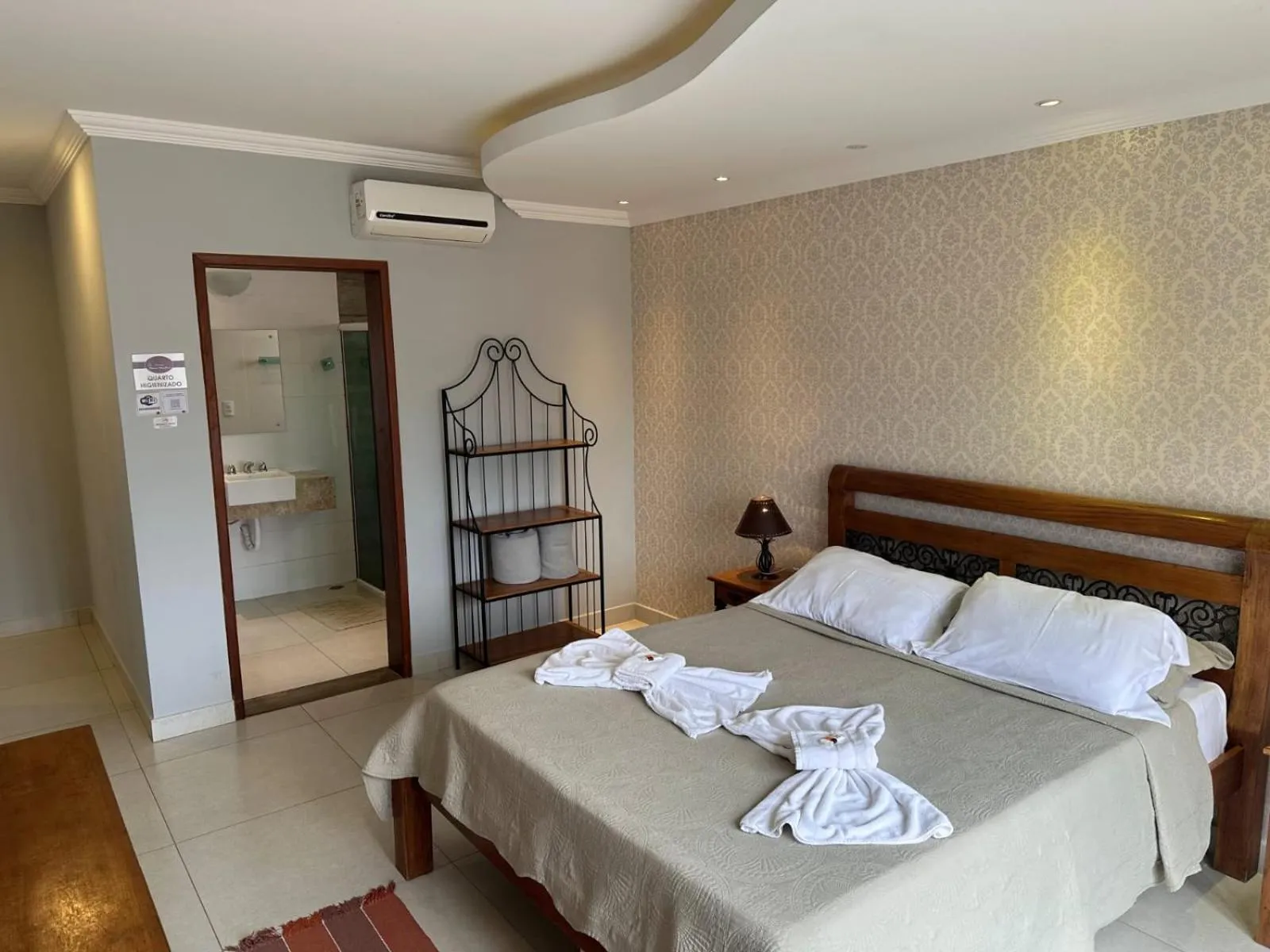 Photo of the whole room, Bed in Pousada Maria Monteiro Tiradentes