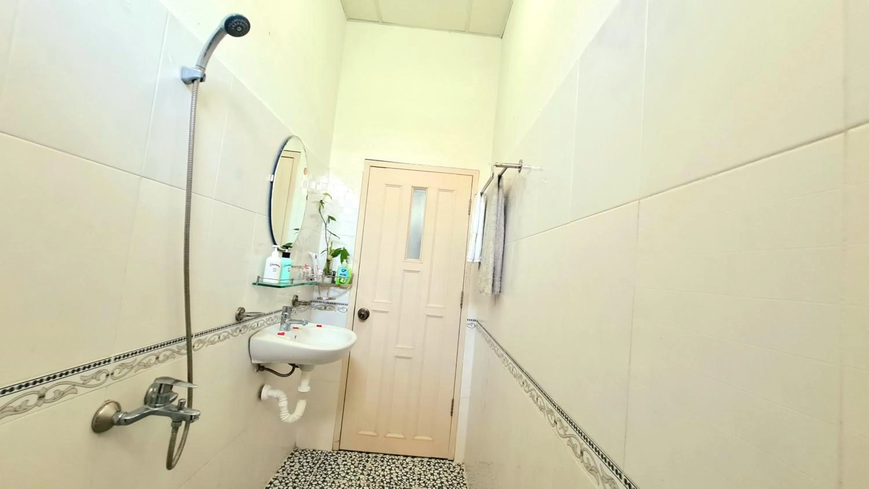 Shower in Minh Trang Villa Hoi An -BBQ Garden