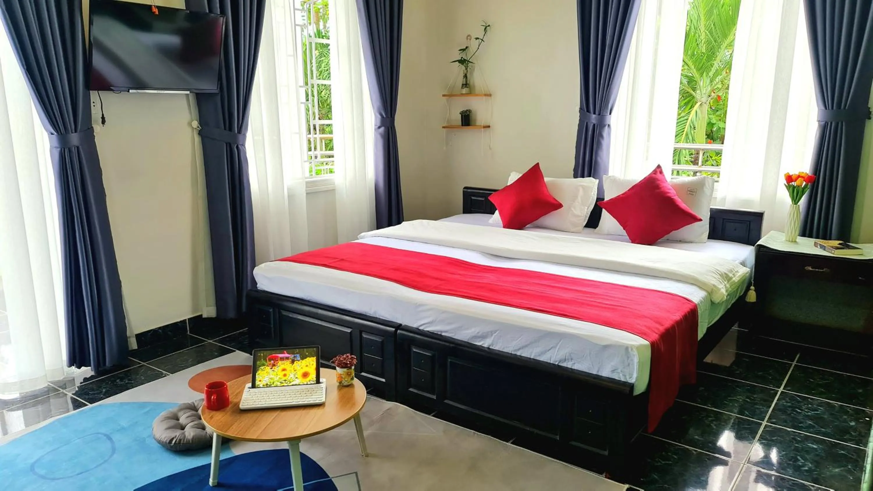 Bed in Minh Trang Villa Hoi An -BBQ Garden