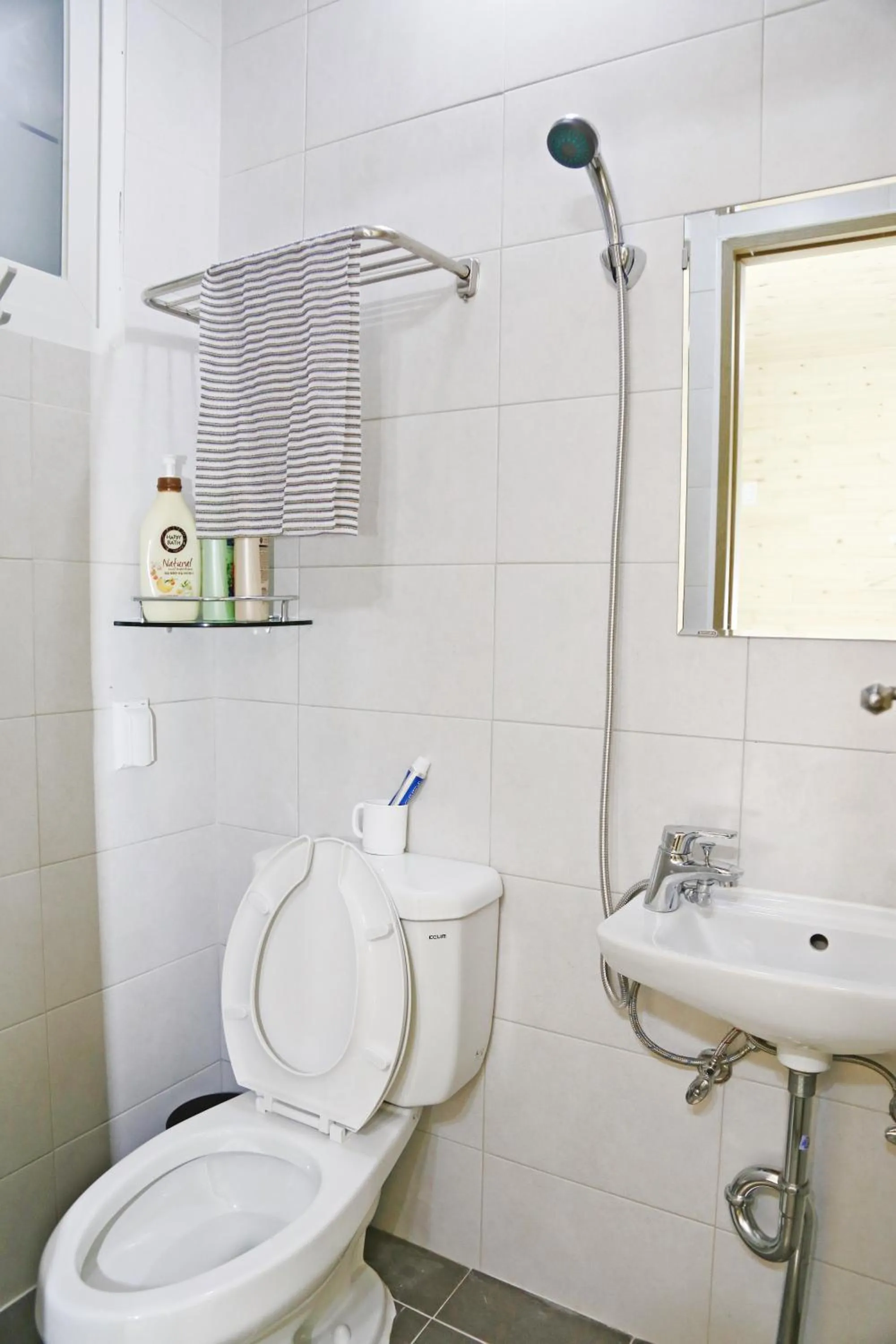 Shower in OP 102 Guesthouse