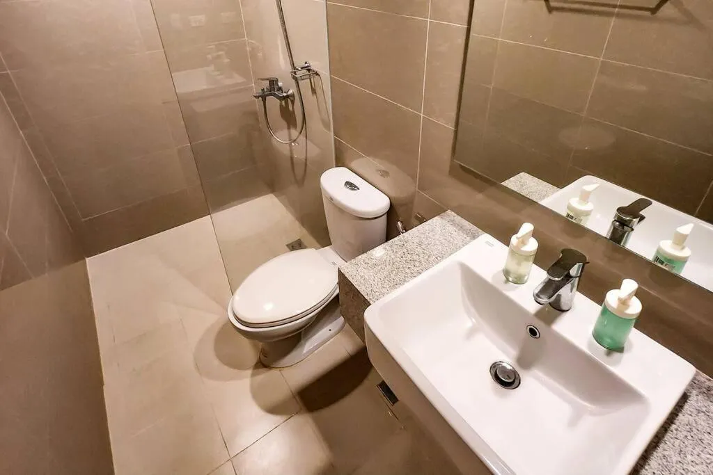 Spacious Executive 3br Apt with PS4 & bathtub in BGC