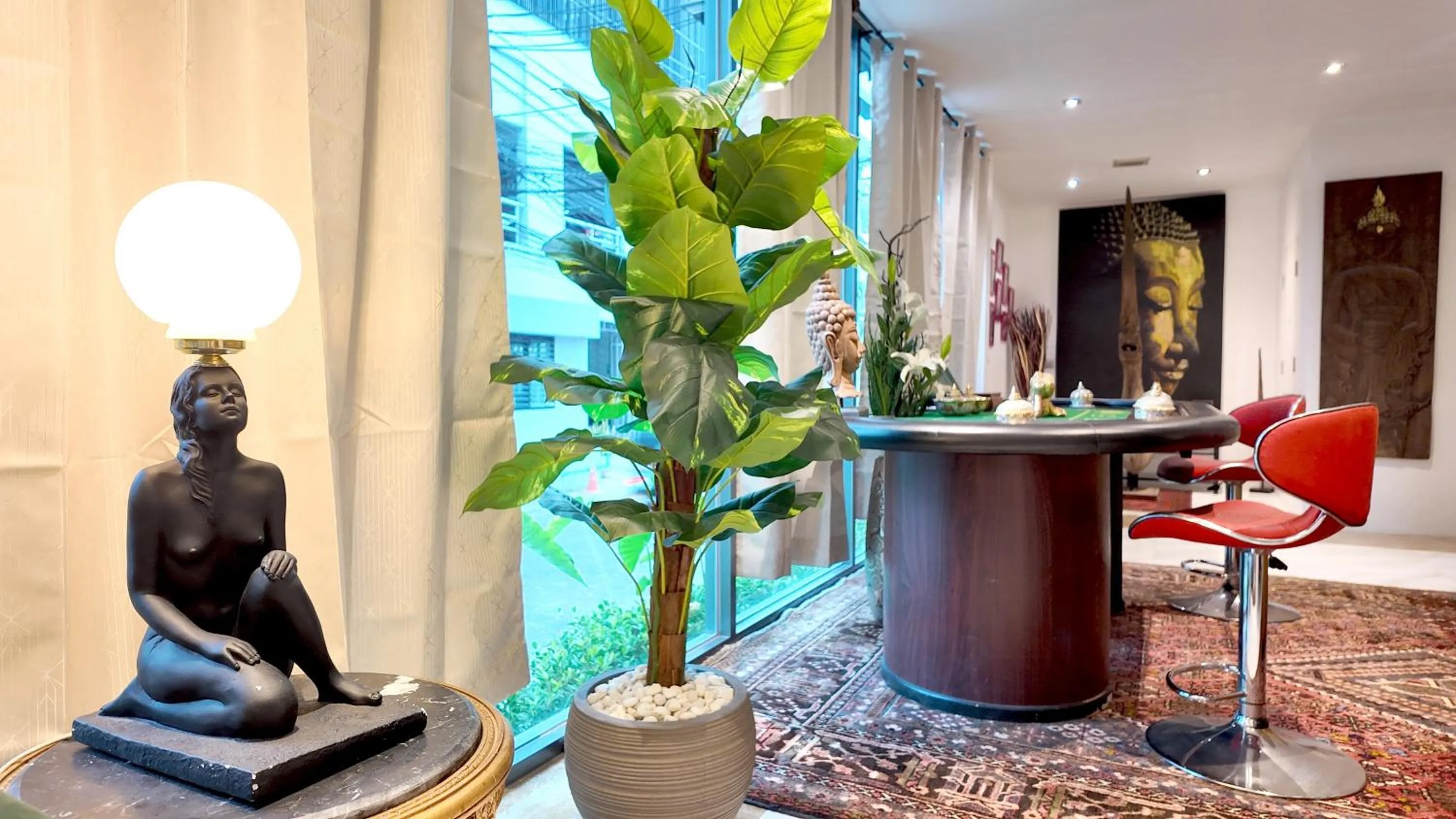 Decorative detail in Syama Mansion Phromphong