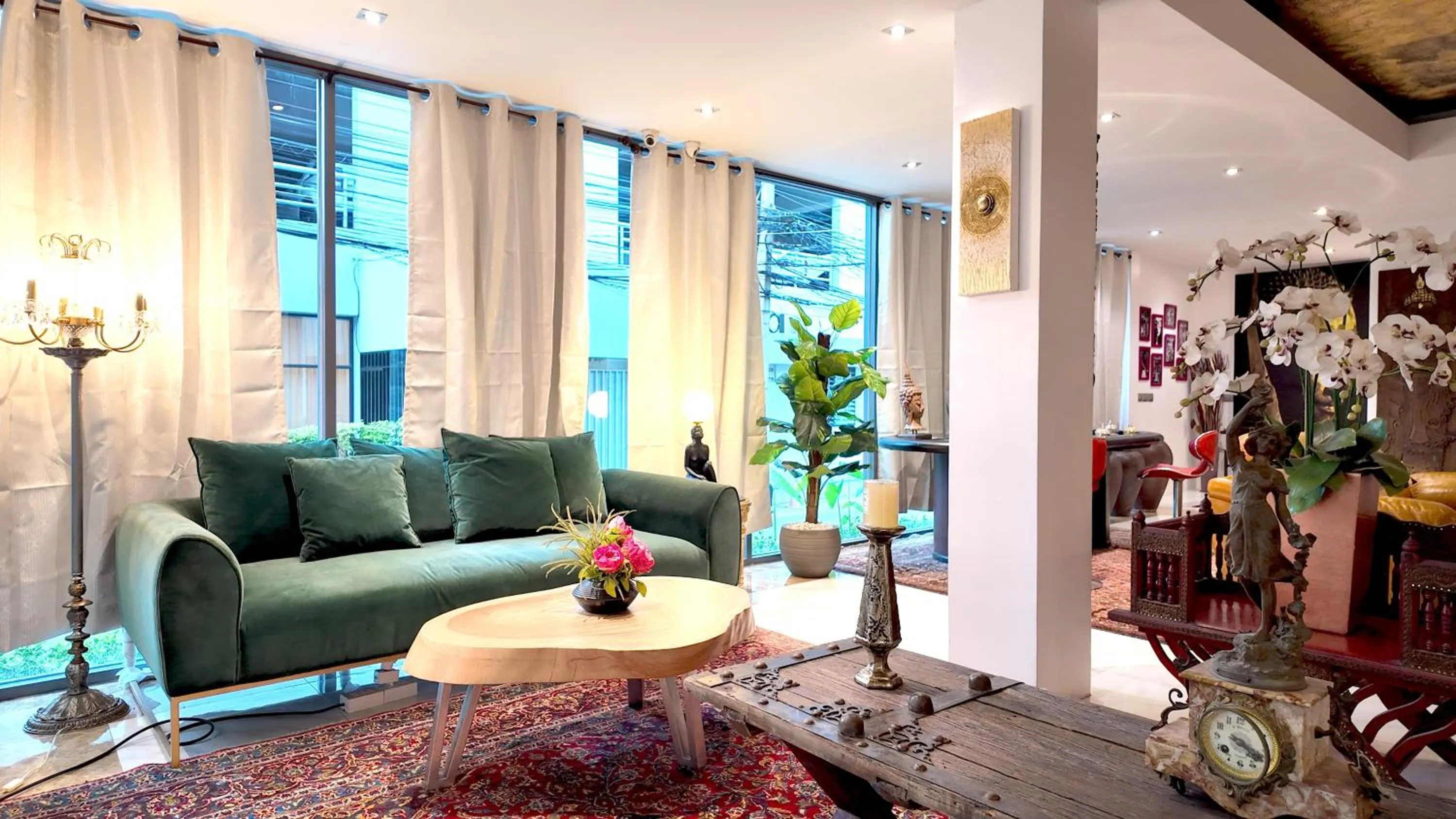 Seating area in Syama Mansion Phromphong