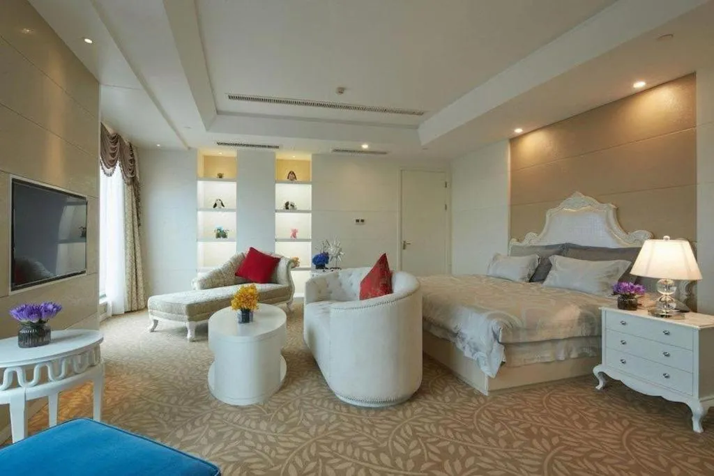 Bed in New Century Hotel Putuo Zhoushan