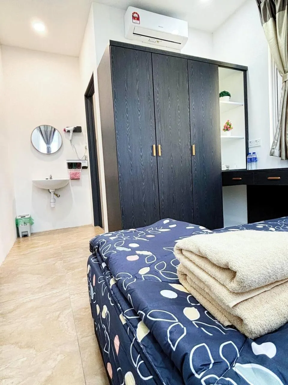 Bedroom, Bed in Trace Cozy Place