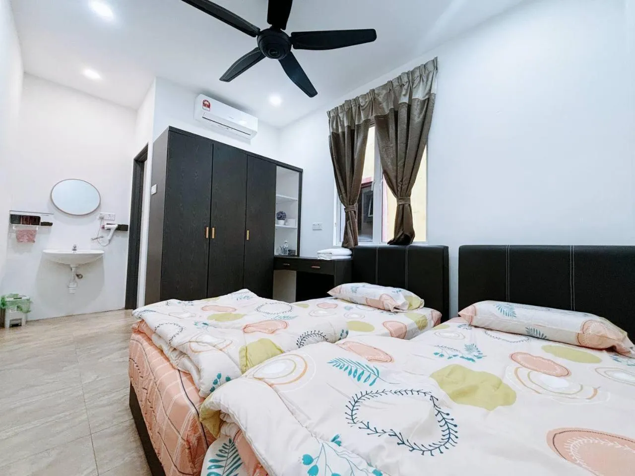 Bedroom, Bed in Trace Cozy Place