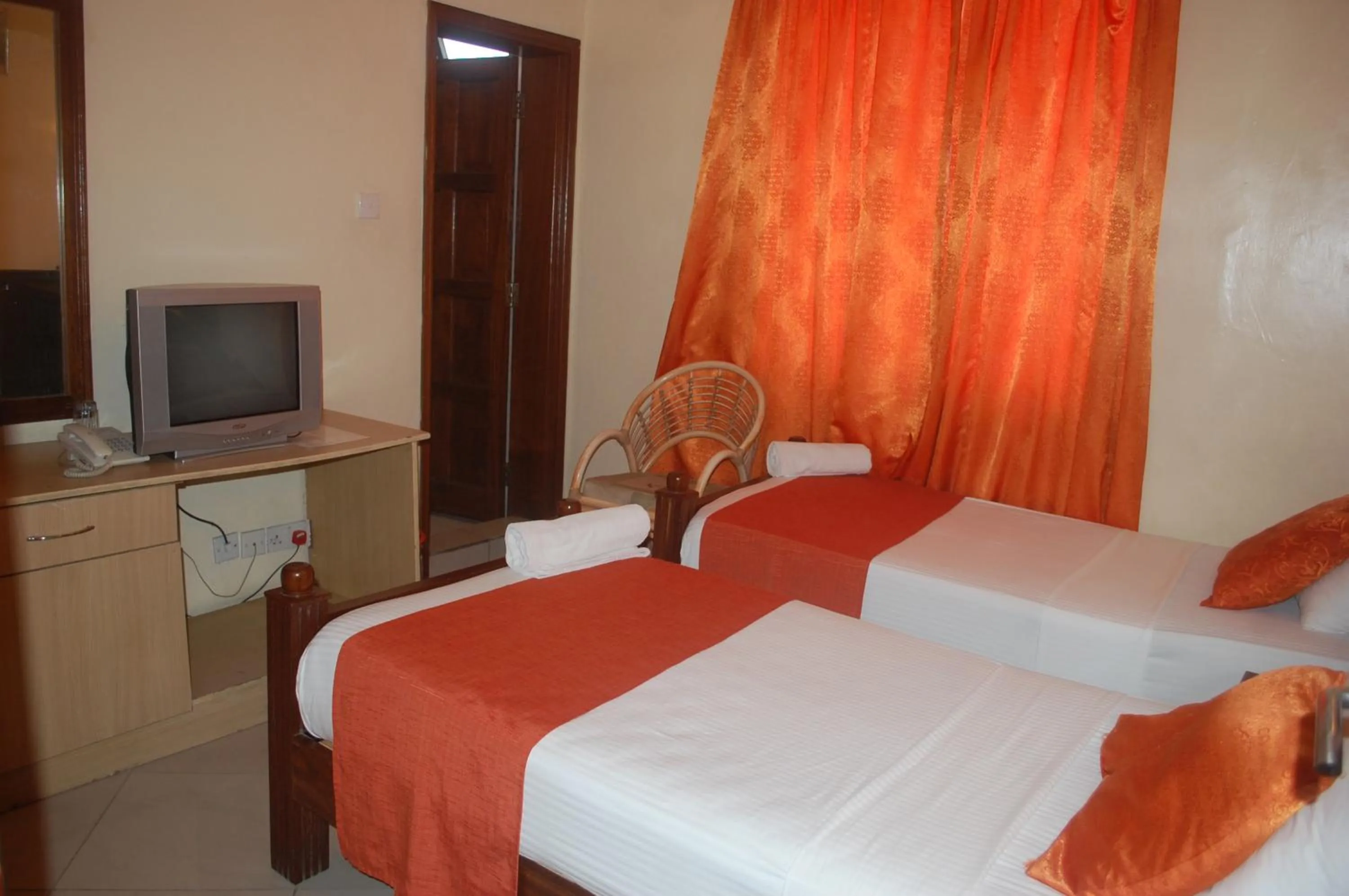 Bedroom, Bed in Regency Park Hotel