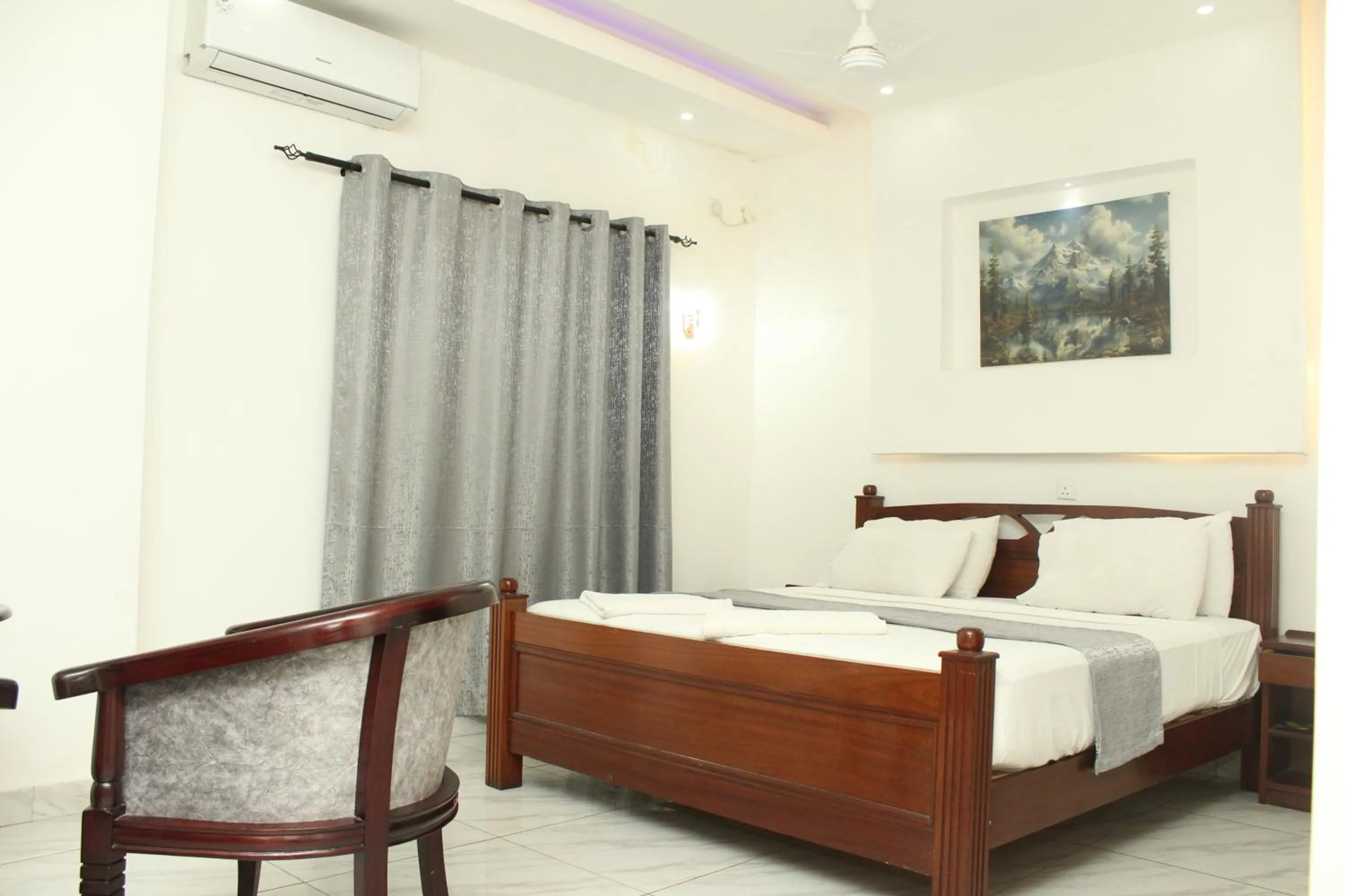 Bed in Regency Park Hotel