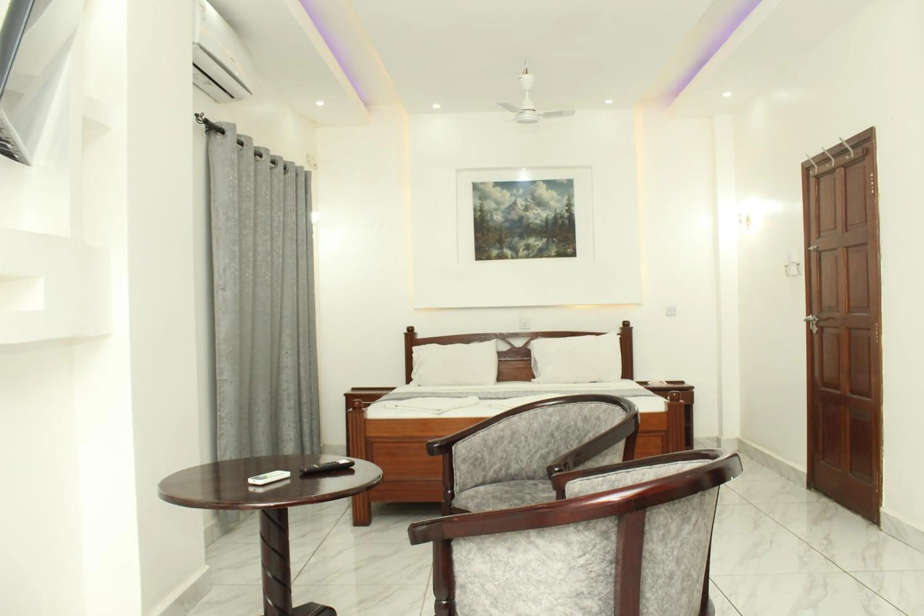 Bed in Regency Park Hotel