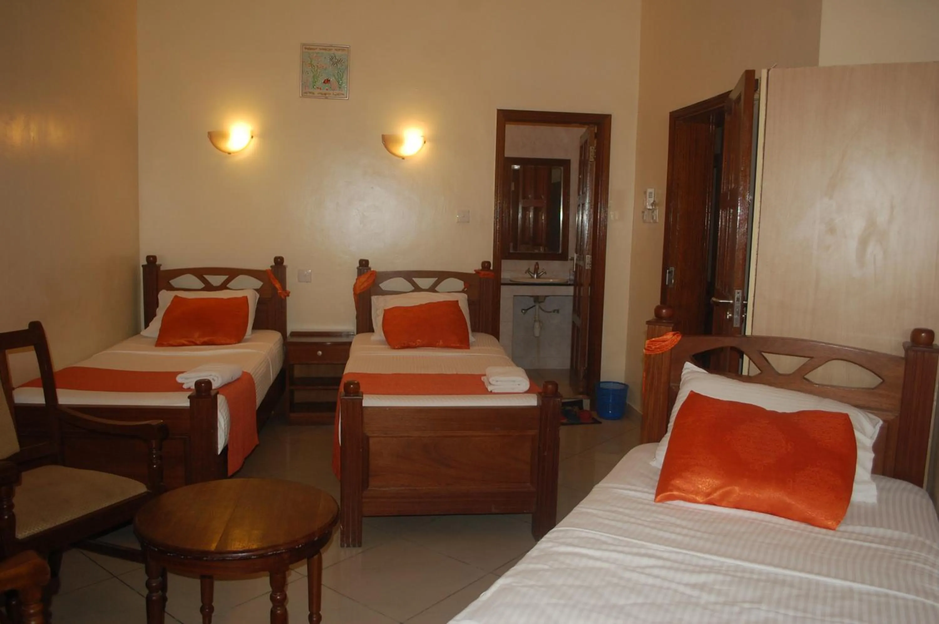 Bathroom, Bed in Regency Park Hotel